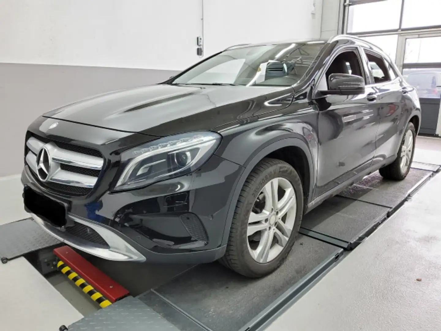 Mercedes-Benz GLA 200 Score *AHK*R-KAM*CPA*Bi-Xenon*18''* Noir - 2