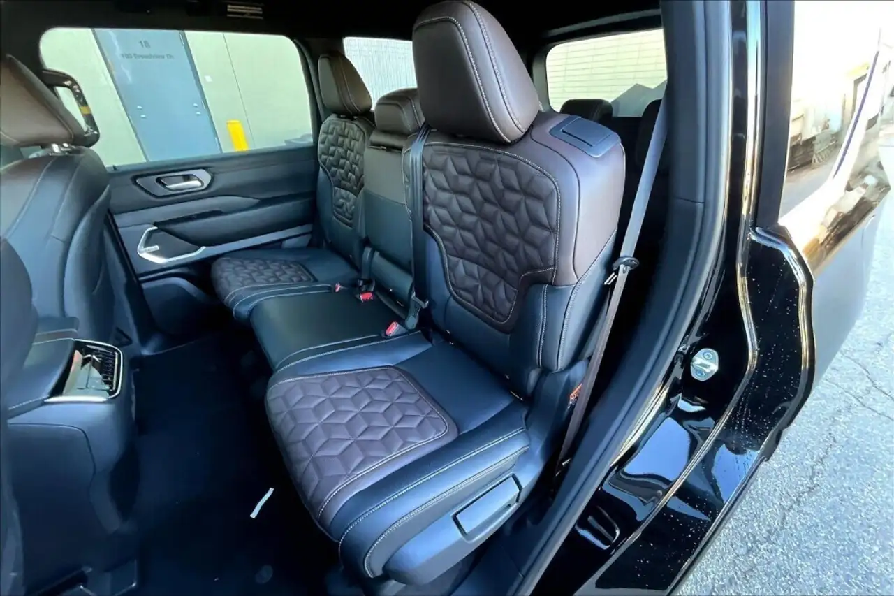 Nissan Armada снимка Nissan Armada