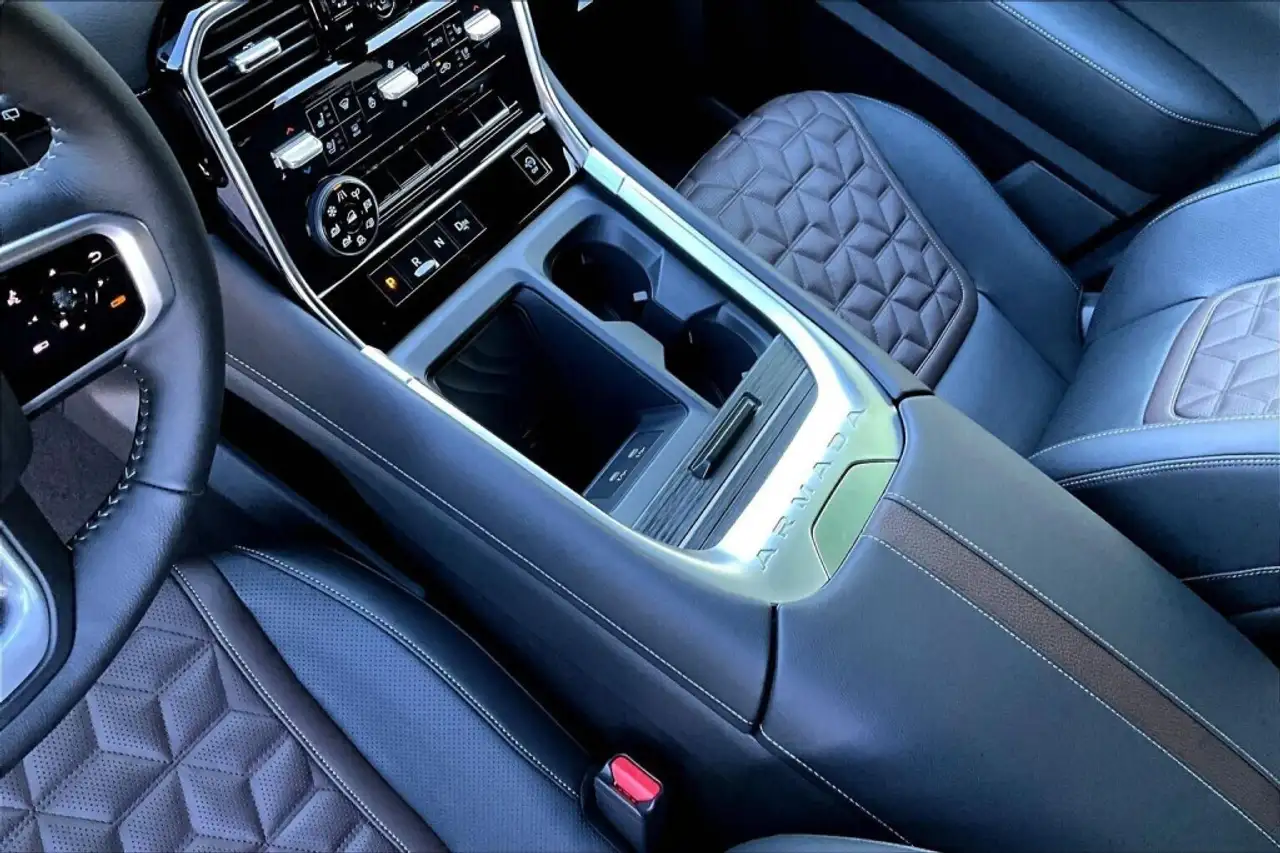 Nissan Armada снимка Nissan Armada
