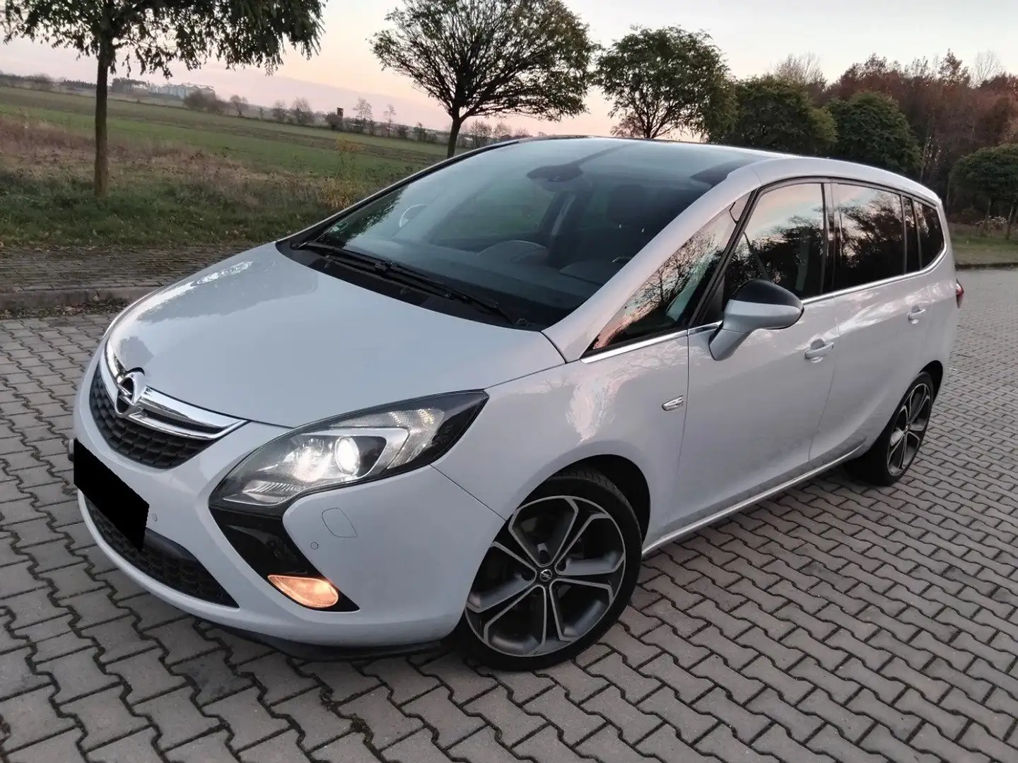 Opel Zafira Tourer Zafira Tourer 2.0 CDTI Innovation Weiß - 2