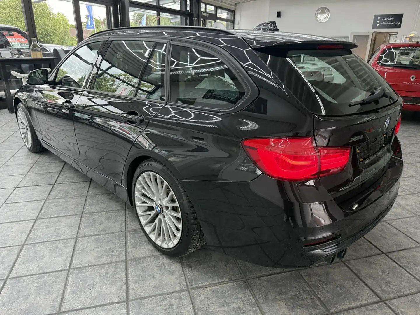 BMW 330 dA Touring xDrive Sport Line, LED, Navi, AHK Noir - 2