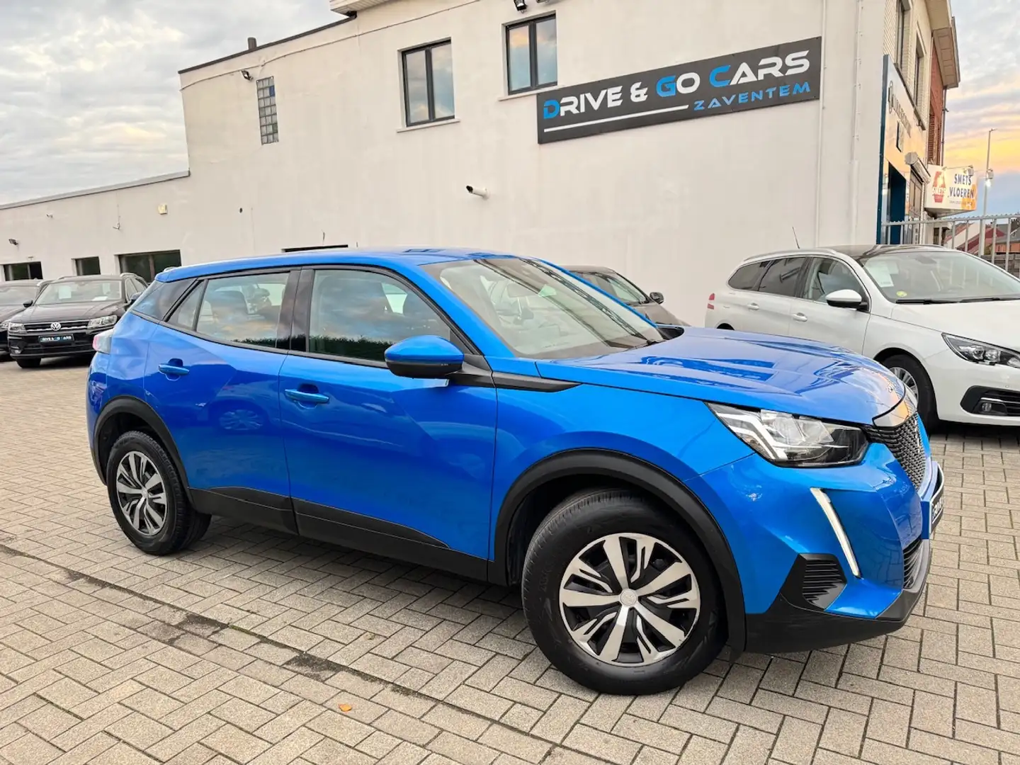 Peugeot 2008 1.2i Benzine - CarPlay ** 1 JAAR GARANTIE ** !! Blauw - 1