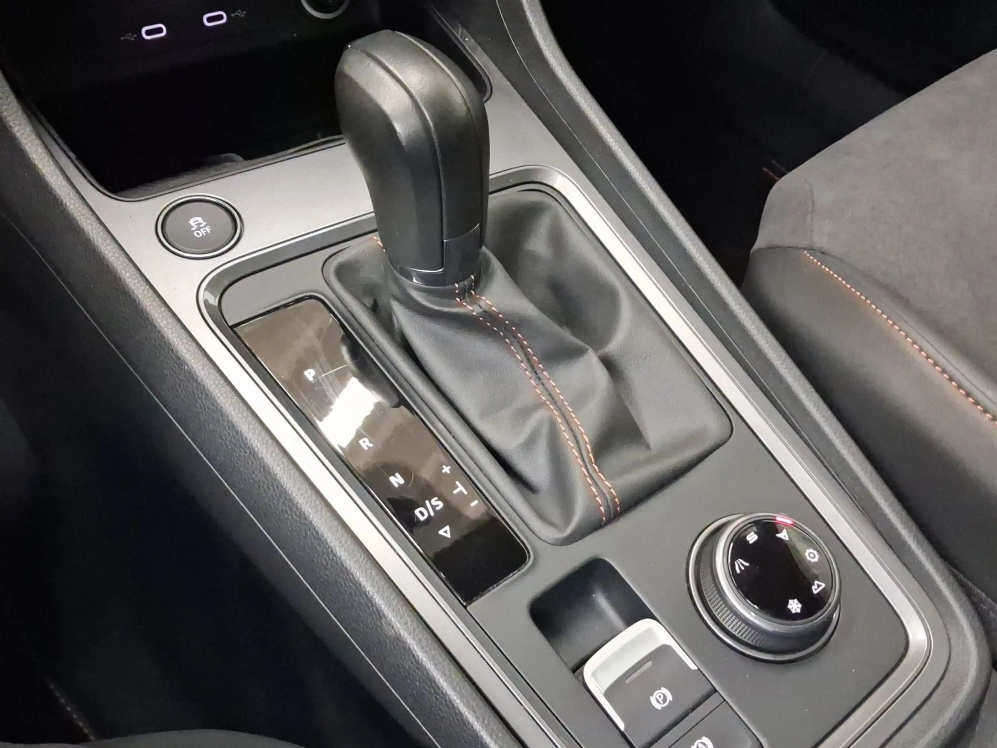 CUPRA Ateca 2.0 TSI DSG 4D LM19 PANO eKLAPPE — photo 11
