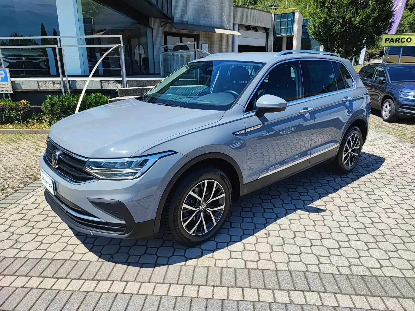 Volkswagen Tiguan 2.0 TDI 150 CV SCR DSG Life Сірий - 2