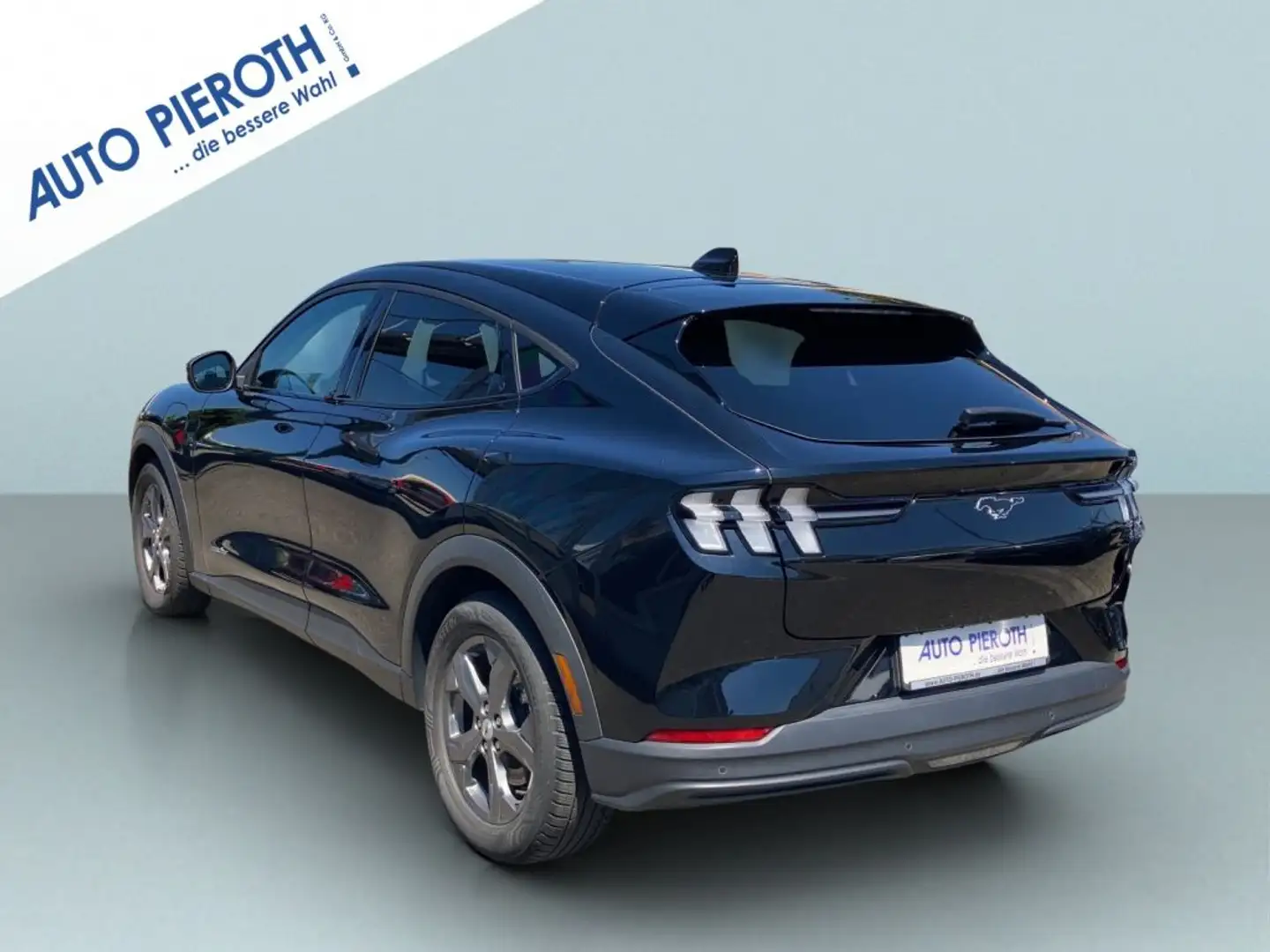 Ford Mustang Mach-E Schwarz - 2