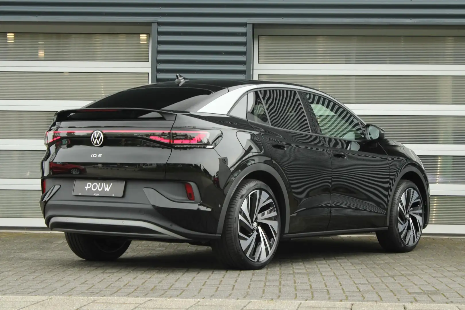 Volkswagen ID.5 286pk Pro Business 77 kWh | Panoramadak | Trekhaak Zwart - 2
