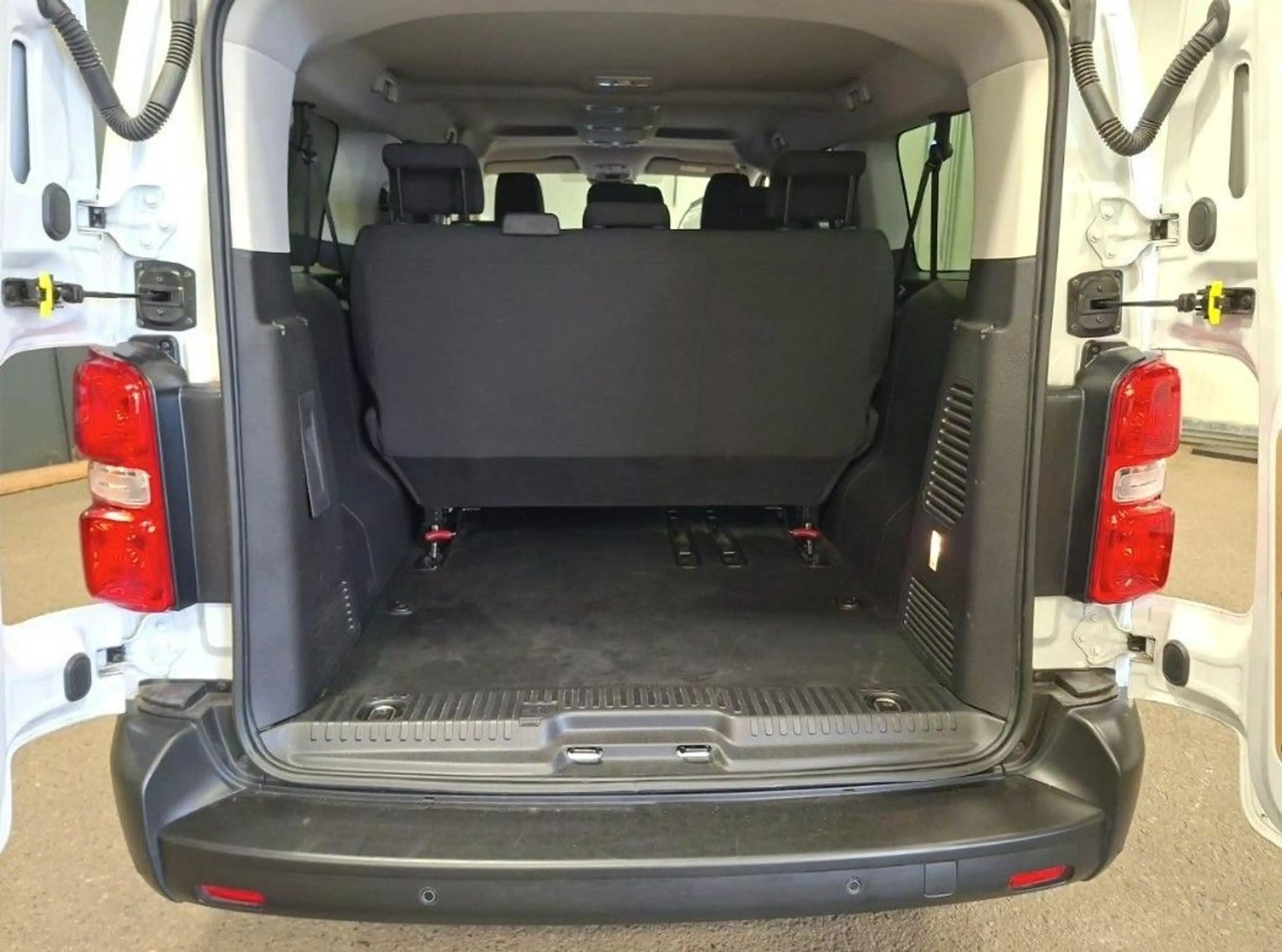 Peugeot Expert Kombi L3 Elektromotor,75 kWh,NAV,9 Sitze — photo 7