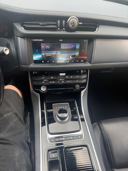 Jaguar XF XF 2.0 D AWD R-Sport (EU6.2) — photo 11