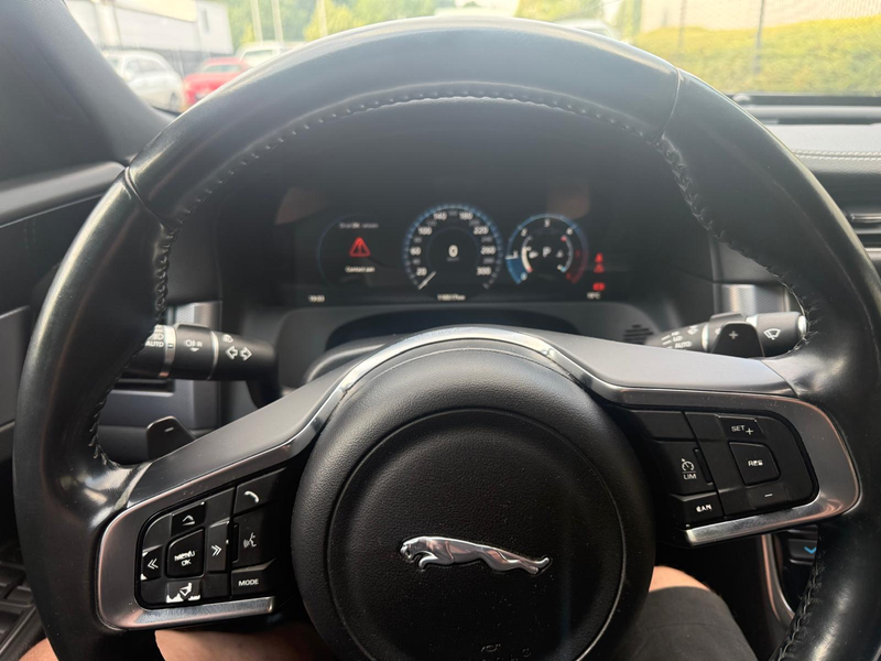 Jaguar XF XF 2.0 D AWD R-Sport (EU6.2) — photo 10