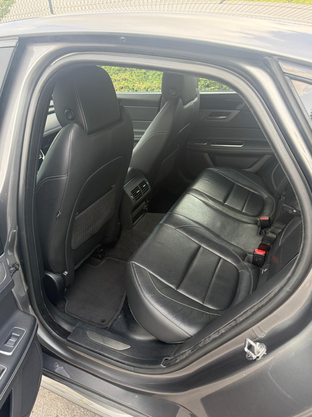 Jaguar XF XF 2.0 D AWD R-Sport (EU6.2) — photo 8
