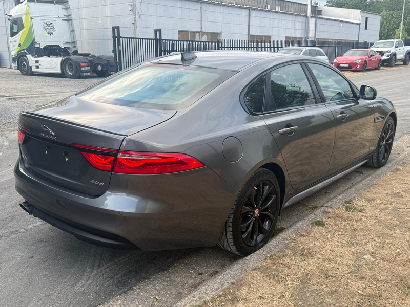 Jaguar XF XF 2.0 D AWD R-Sport (EU6.2) — photo 4
