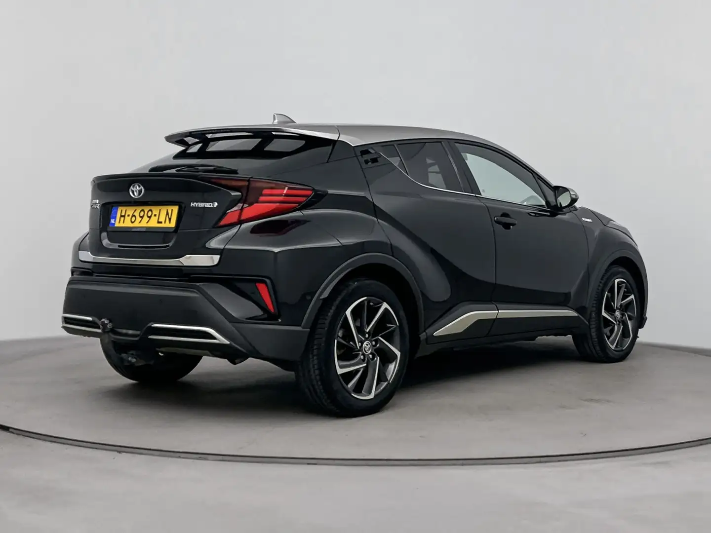 Toyota C-HR 2.0 184 PK Hybrid Bi-Tone | NL-Auto | Trekhaak | A Zwart - 2