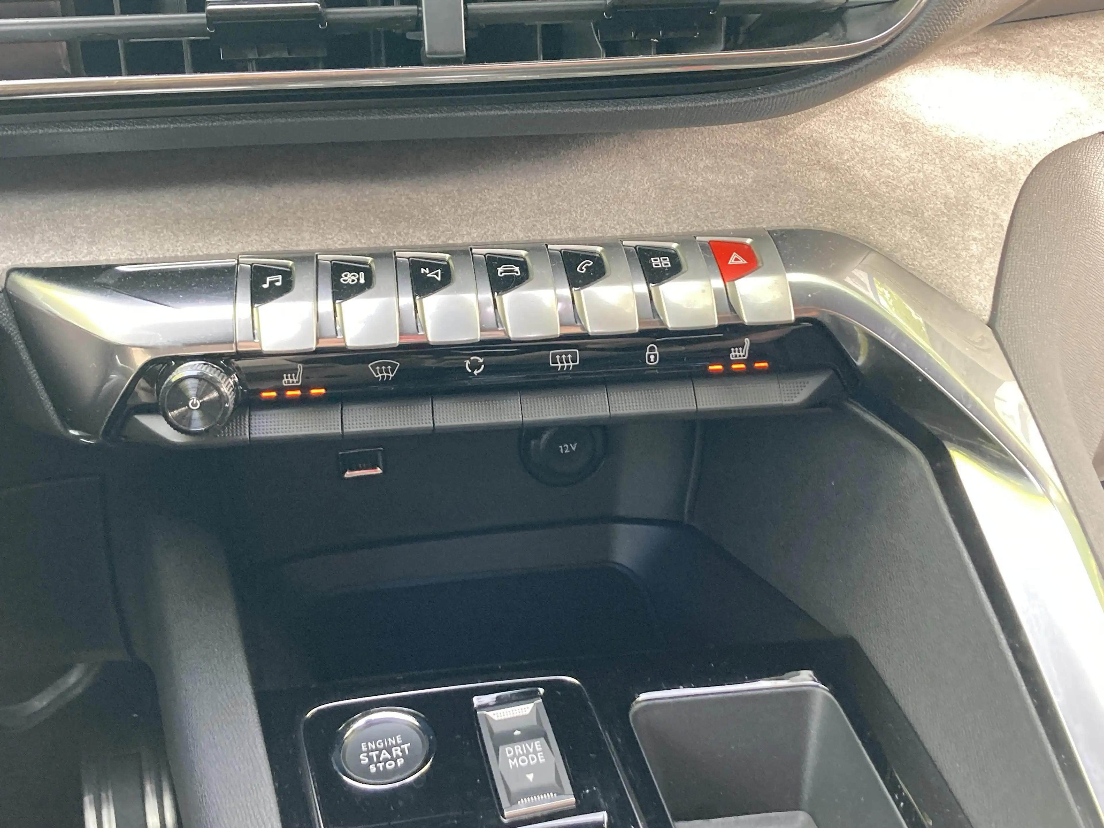 Peugeot 5008 1.2 PureTech 130 GT ACC+NightVision+Kam360 — photo 12