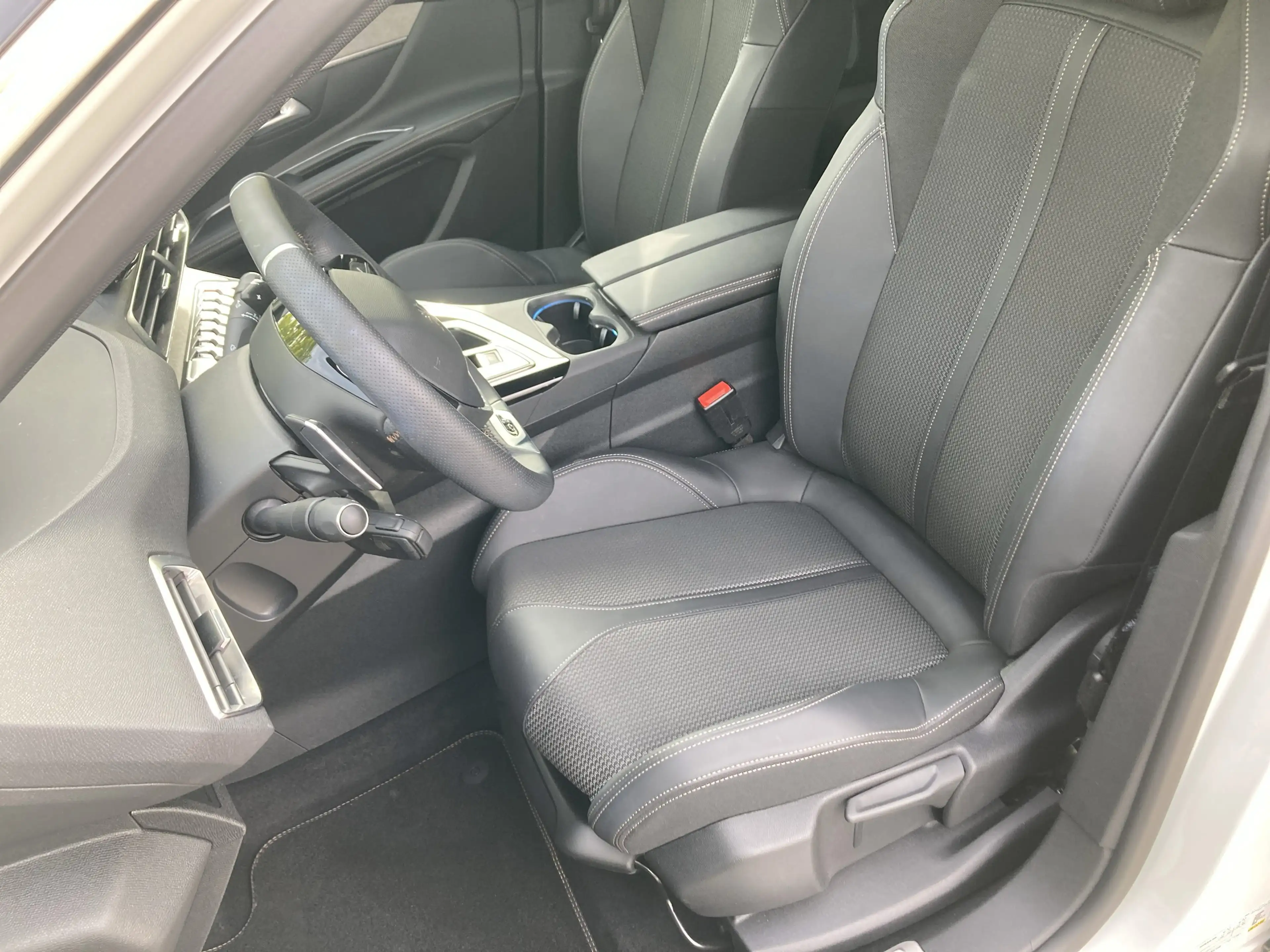 Peugeot 5008 1.2 PureTech 130 GT ACC+NightVision+Kam360 — photo 8