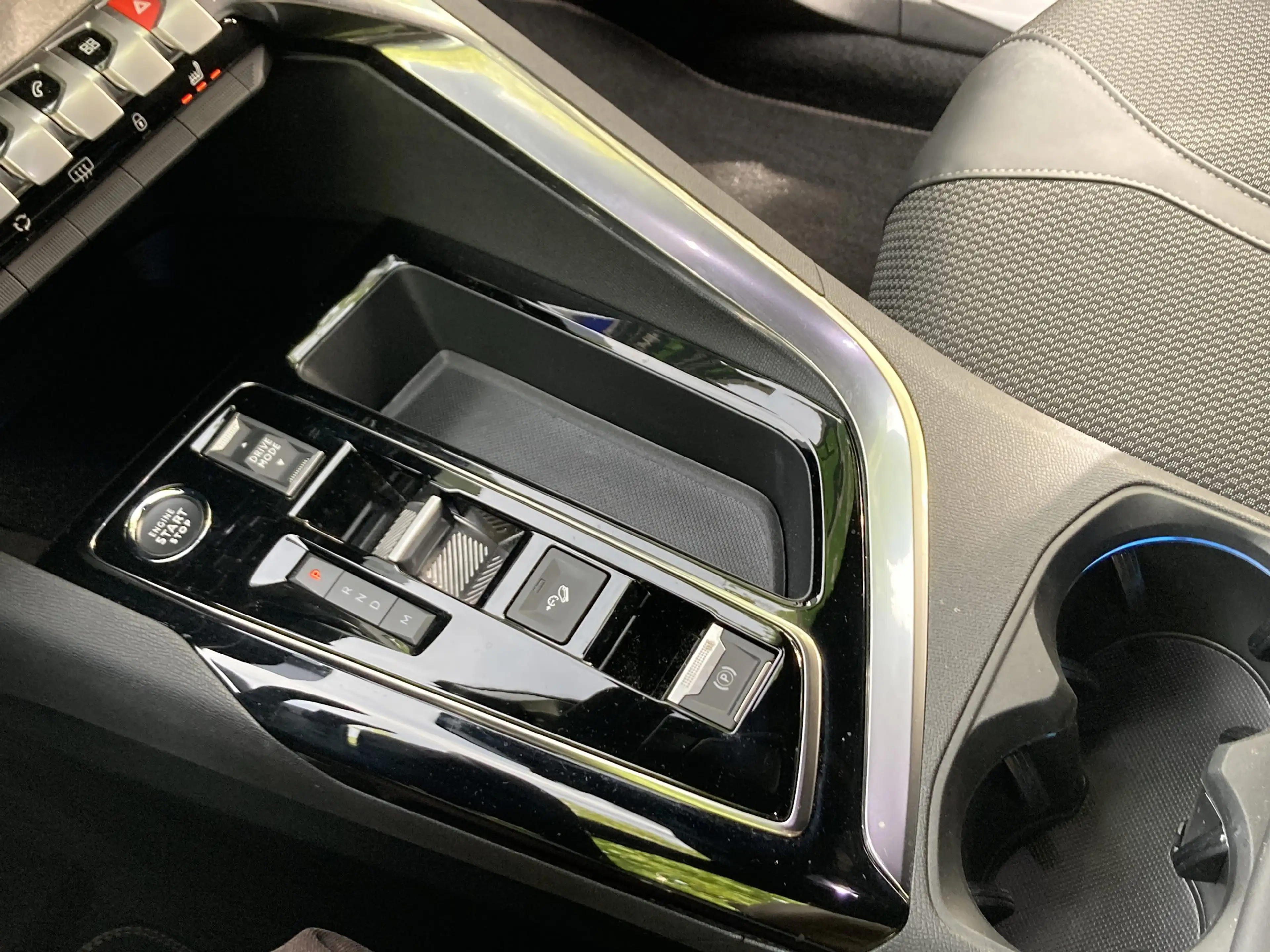 Peugeot 5008 1.2 PureTech 130 GT ACC+NightVision+Kam360 — photo 13