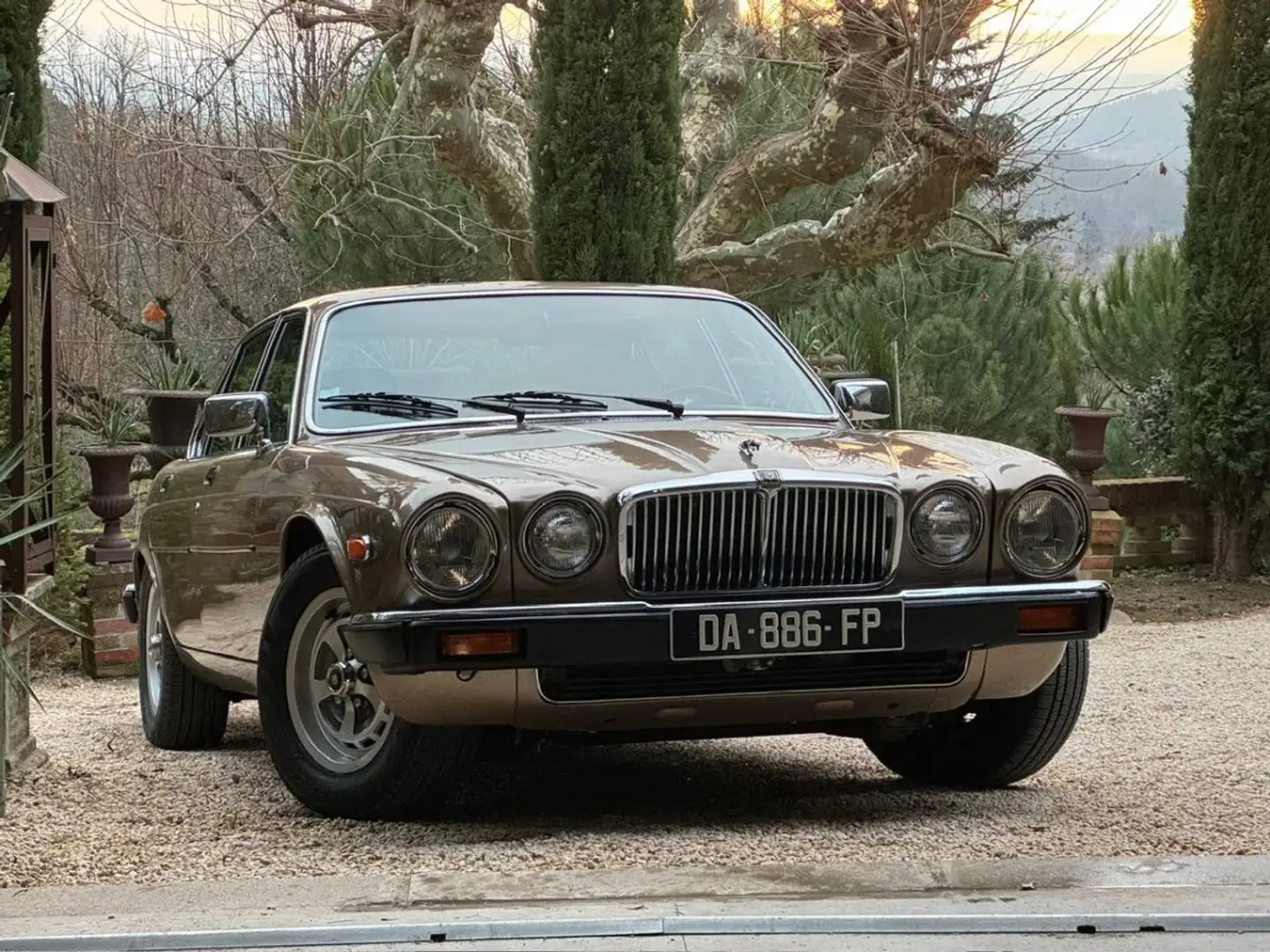 Jaguar XJ 6 VANDEN PLAS de 1986 tres bel etat conservation - 1