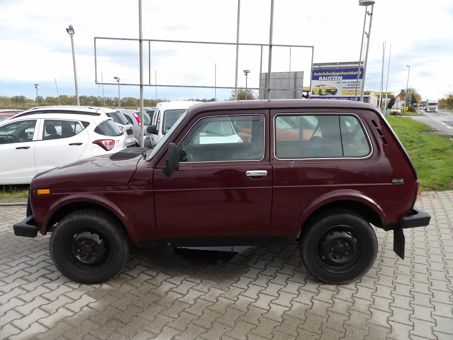 Lada Niva Only Allrad AHK Radio HU AU Neu Rot - 2