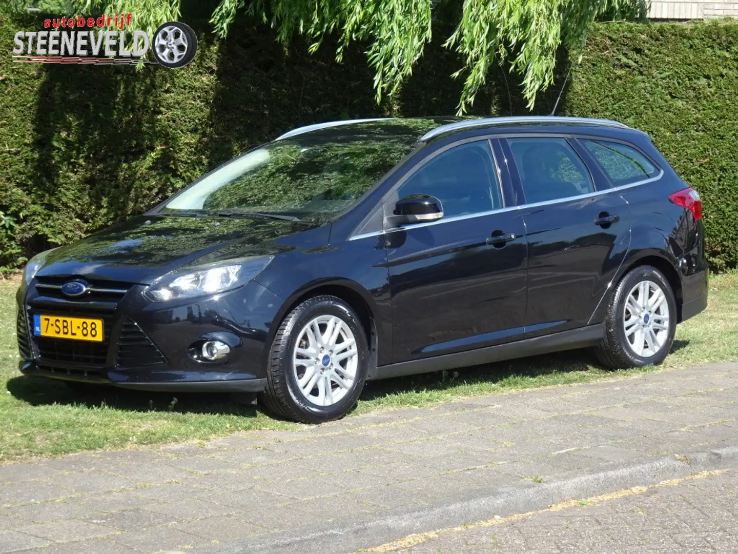 Ford Focus Wagon 1.0 125pk Titanium met Navi en Trekhaak Zwart - 1