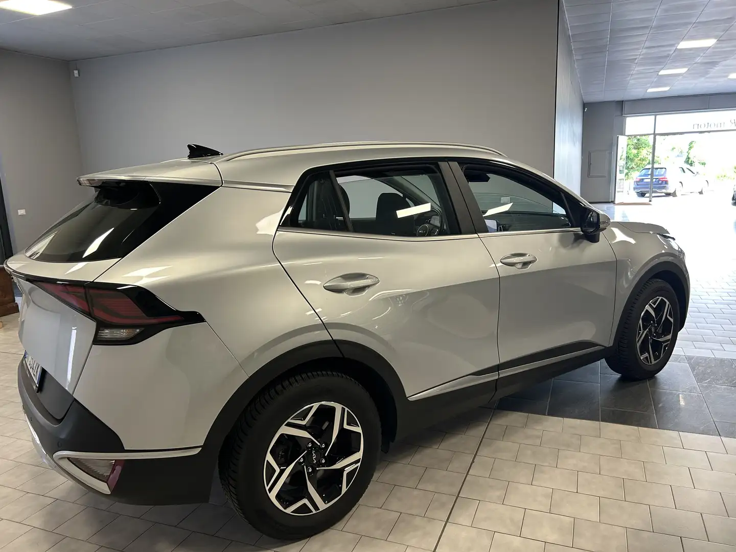 Kia Sportage 1.6 TGDI MHEV BUSSINES IMT “ IBRIDA “ Silber - 1