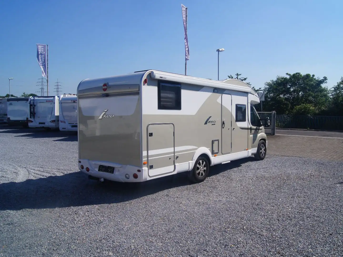 Caravans-Wohnm Bürstner Bürstner Ixeo IT 710 G / Festbett / Hubbett Bronze - 2