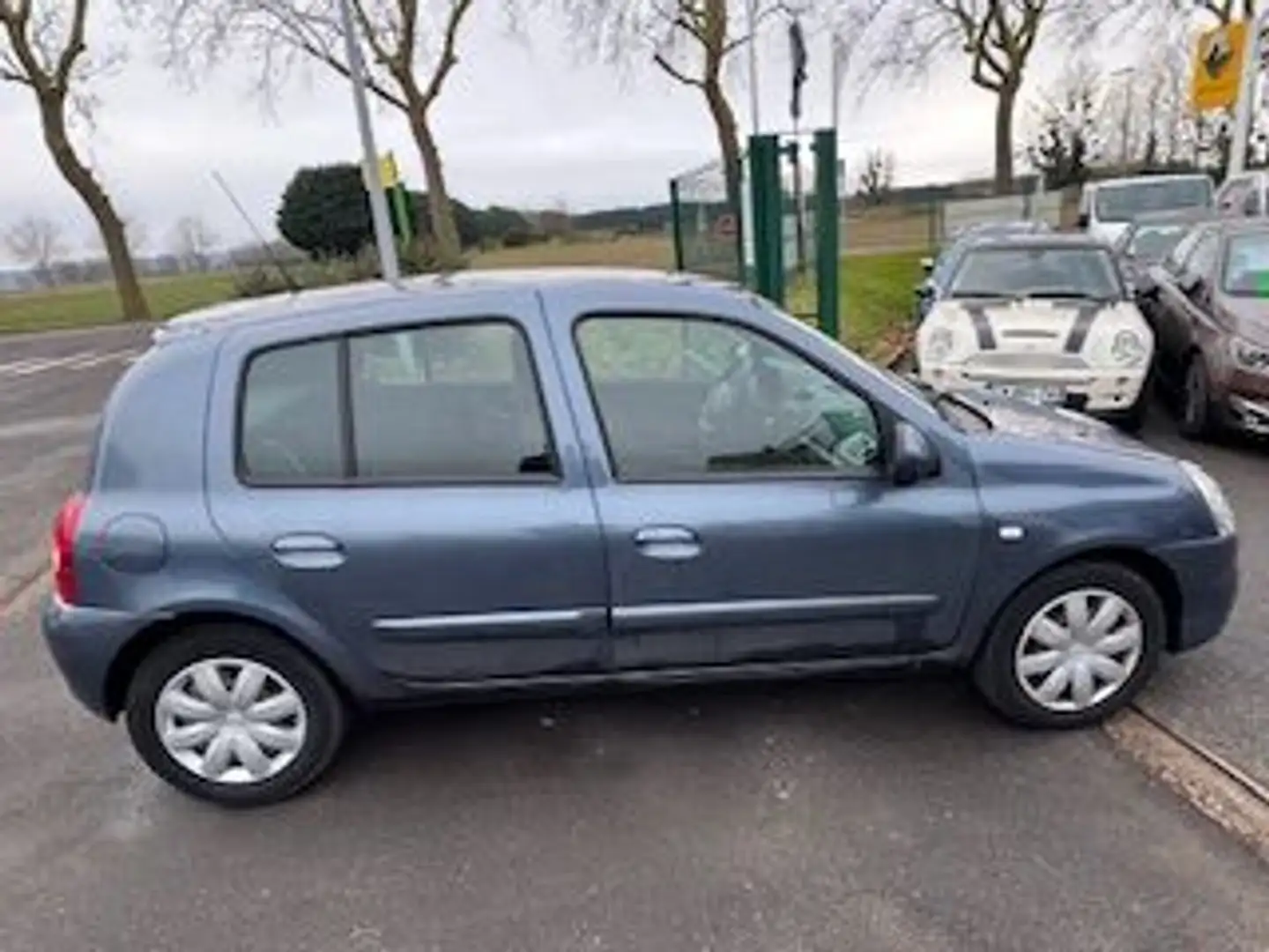 Renault Clio RENAULT CLIO II CAMPUS 1.2 60 GPL AUTHENTIQUE 5P Šedá - 2