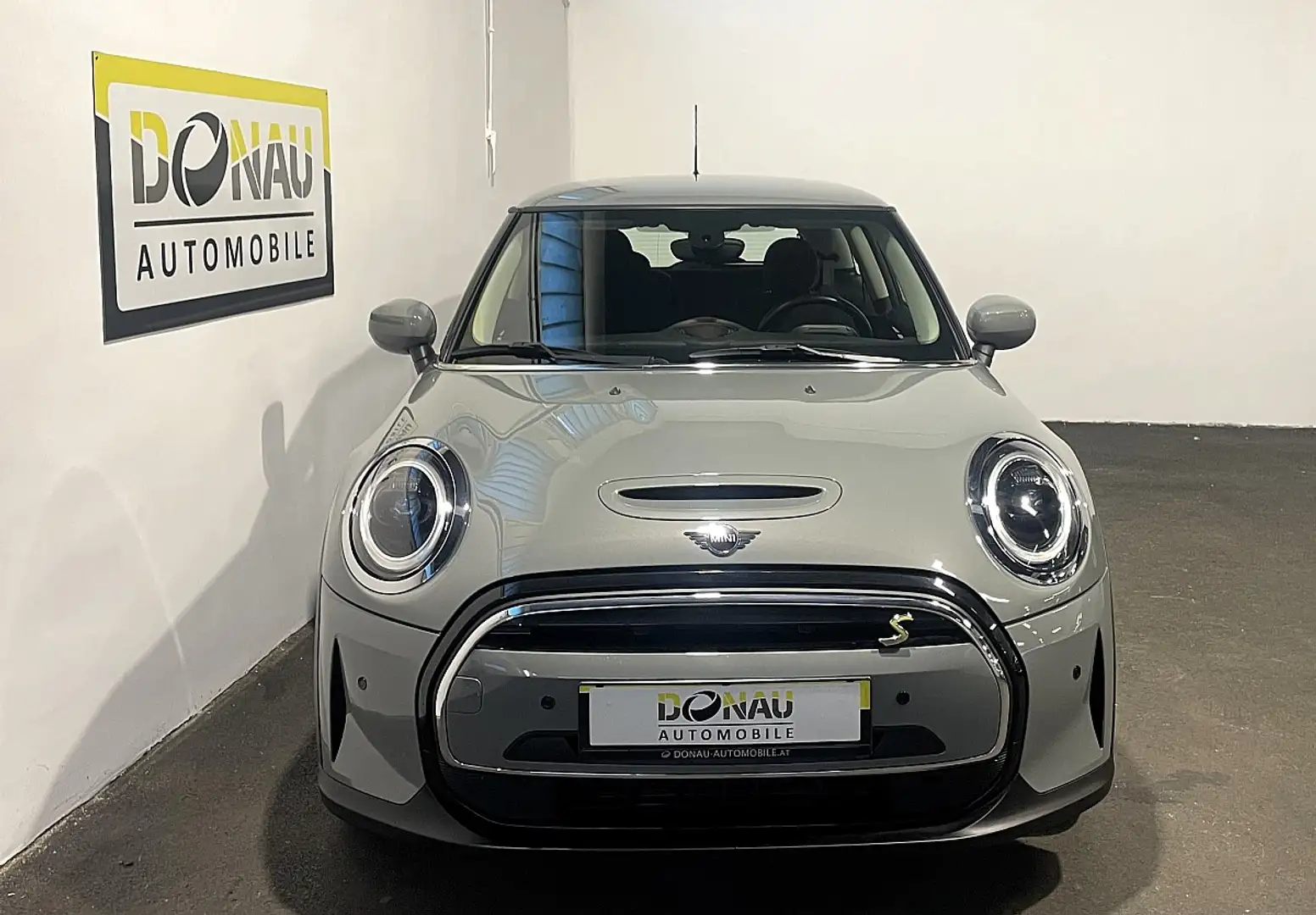 MINI Cooper S MINI Cooper SE 32,6kWh Aut. * LED * Navi * Wärm... Grau - 2