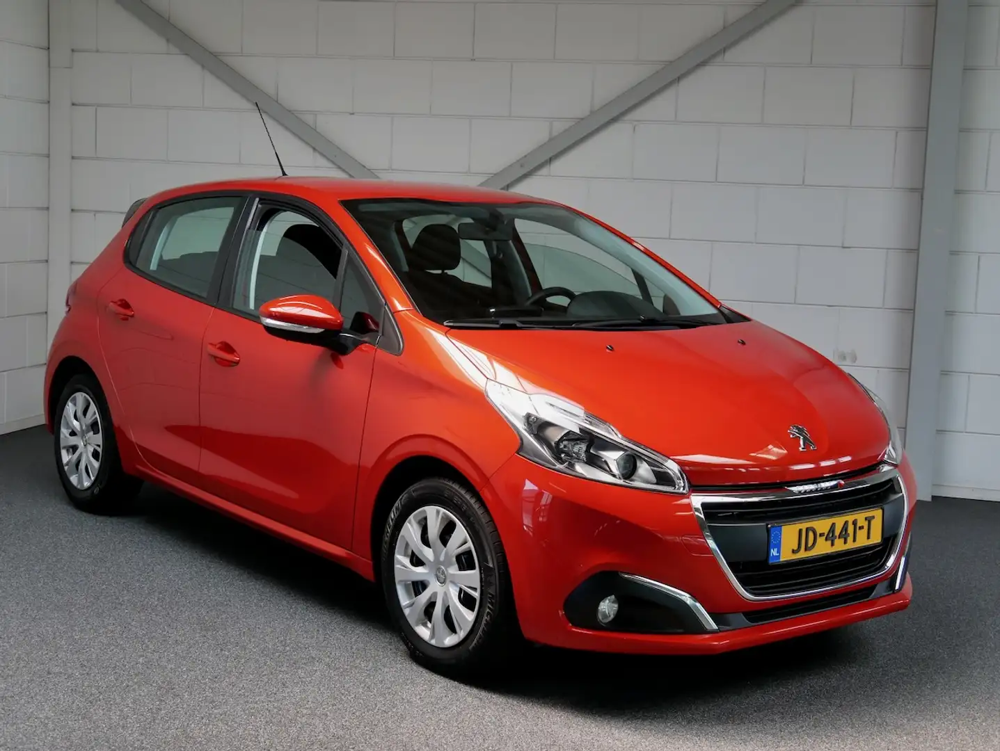 Peugeot 208 1.2 PT Blue Lion Navi/PDC/Airco/Carplay (all-incl. Oranje - 1