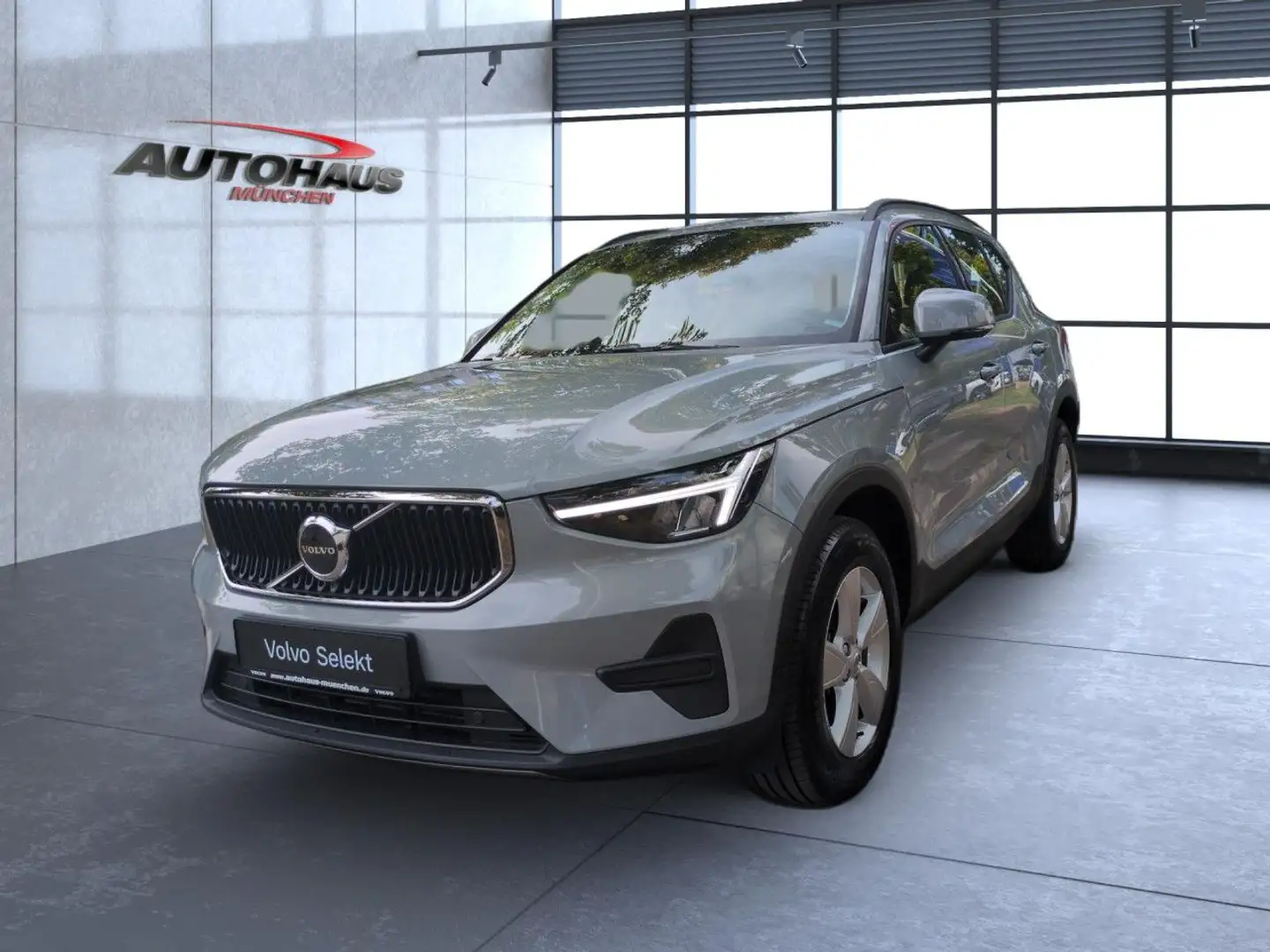 Volvo XC40 XC 40 Essential 2WD Bluetooth Navi LED Klima Gris - 2