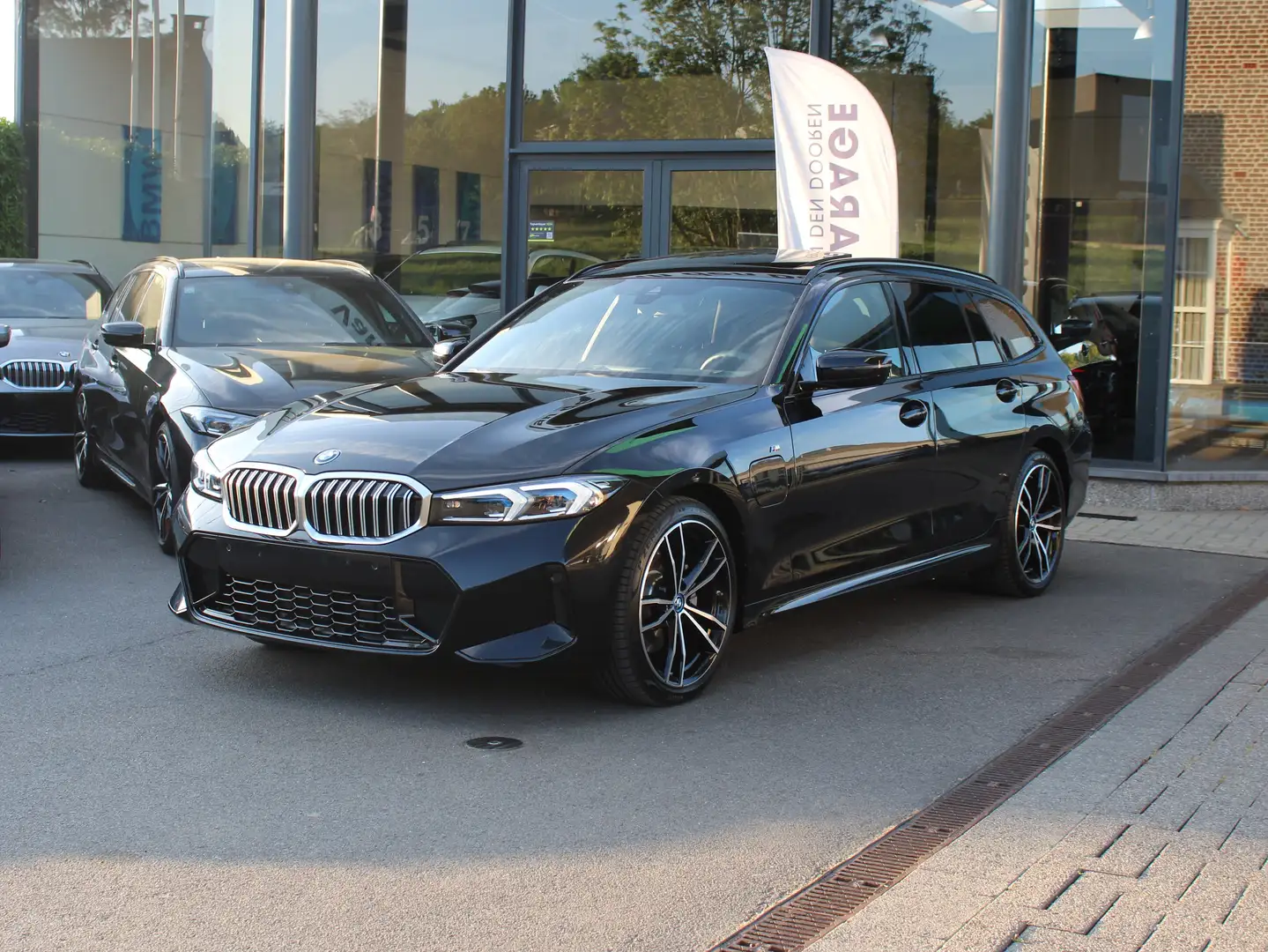 BMW 320 e Touring M Sport / PANO / HUD / CAM / BLINDSPOT Noir - 2