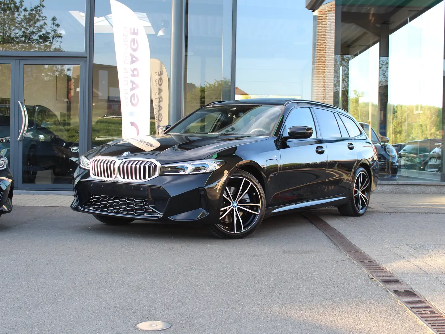 BMW 320 e Touring M Sport / PANO / HUD / CAM / BLINDSPOT Noir - 1