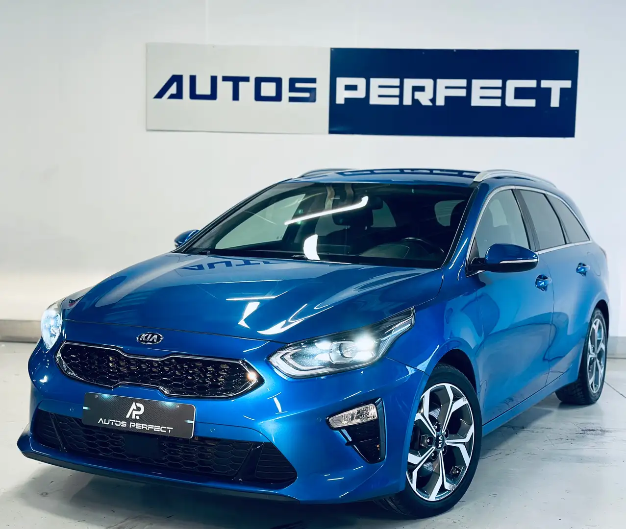 Kia Ceed SW / cee'd SW 1.6 BOITE AUTO CAMERA PDC CARPLAY ISOFIX NAVI REMO Blau - 1