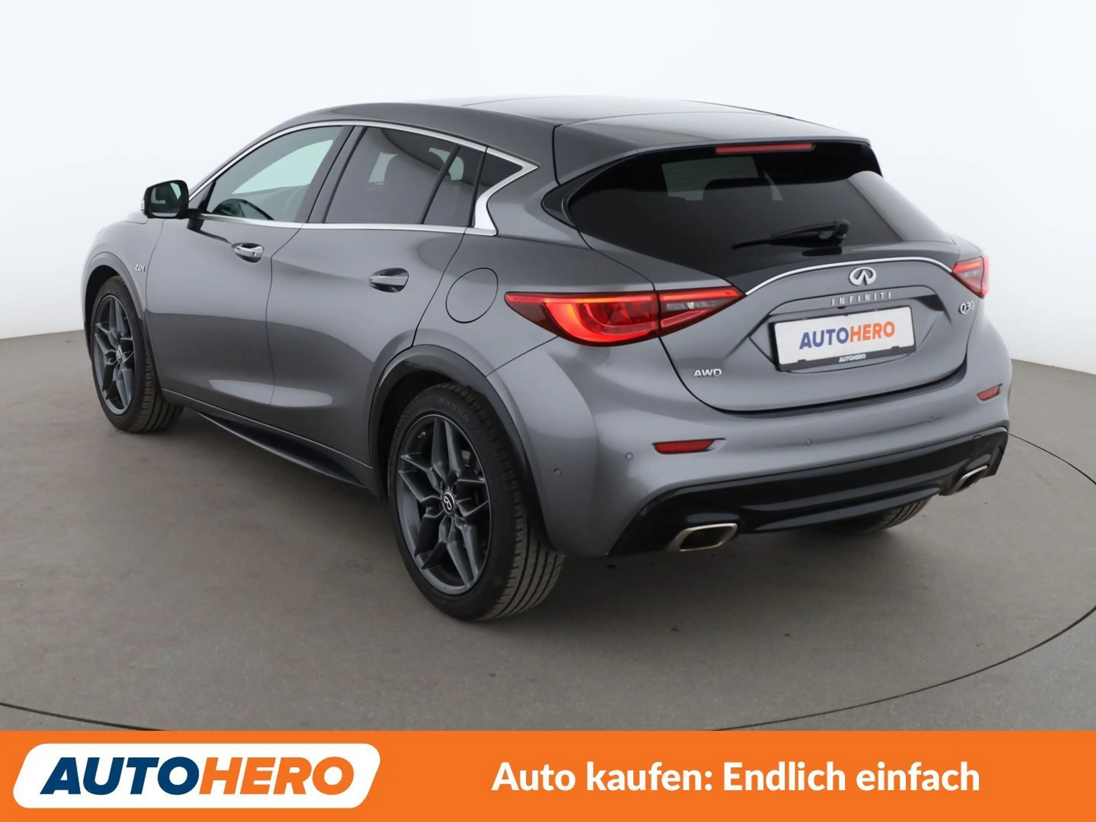 Infiniti Q30 2.0 Turbo Luxe Tech AWD Aut*NAVI*LED*ACC*CAM*PDC* — photo 4