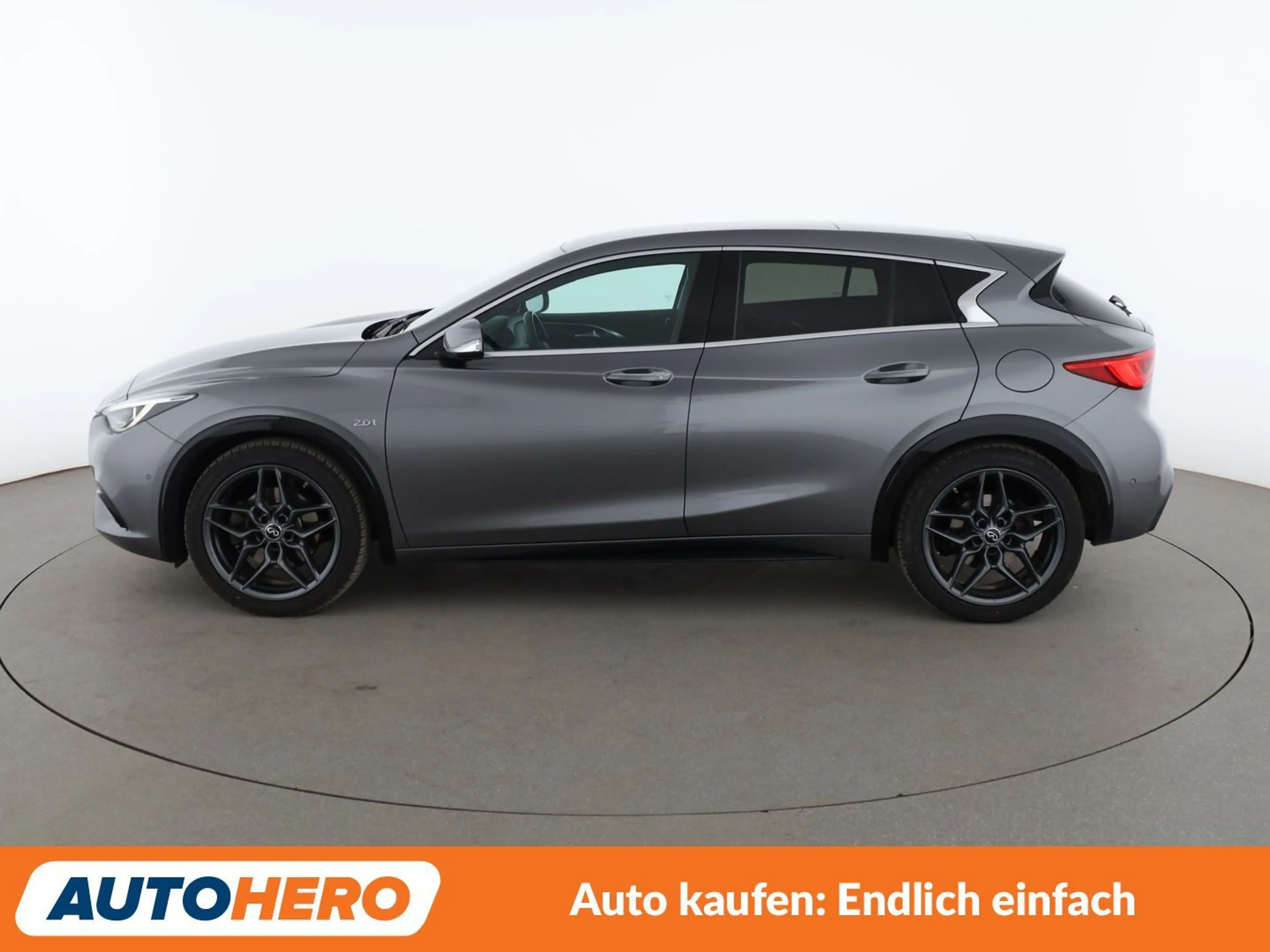 Infiniti Q30 2.0 Turbo Luxe Tech AWD Aut*NAVI*LED*ACC*CAM*PDC* — photo 3