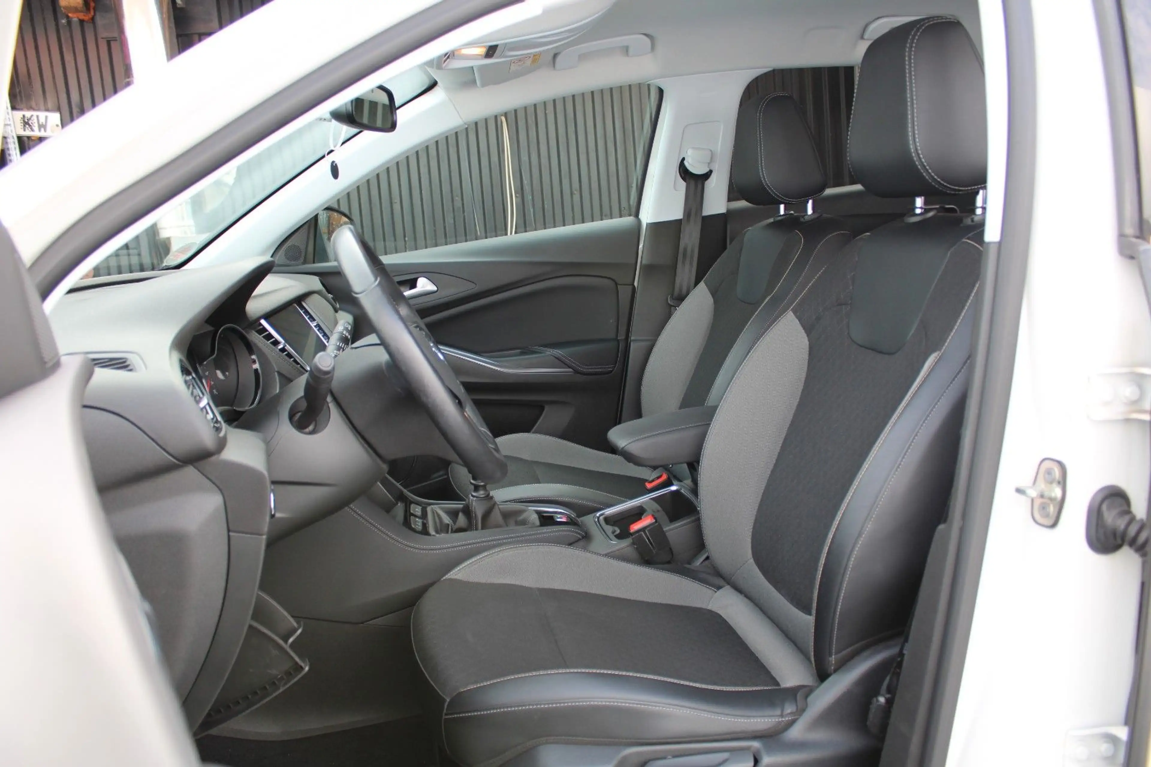 Opel Grandland X — photo 15