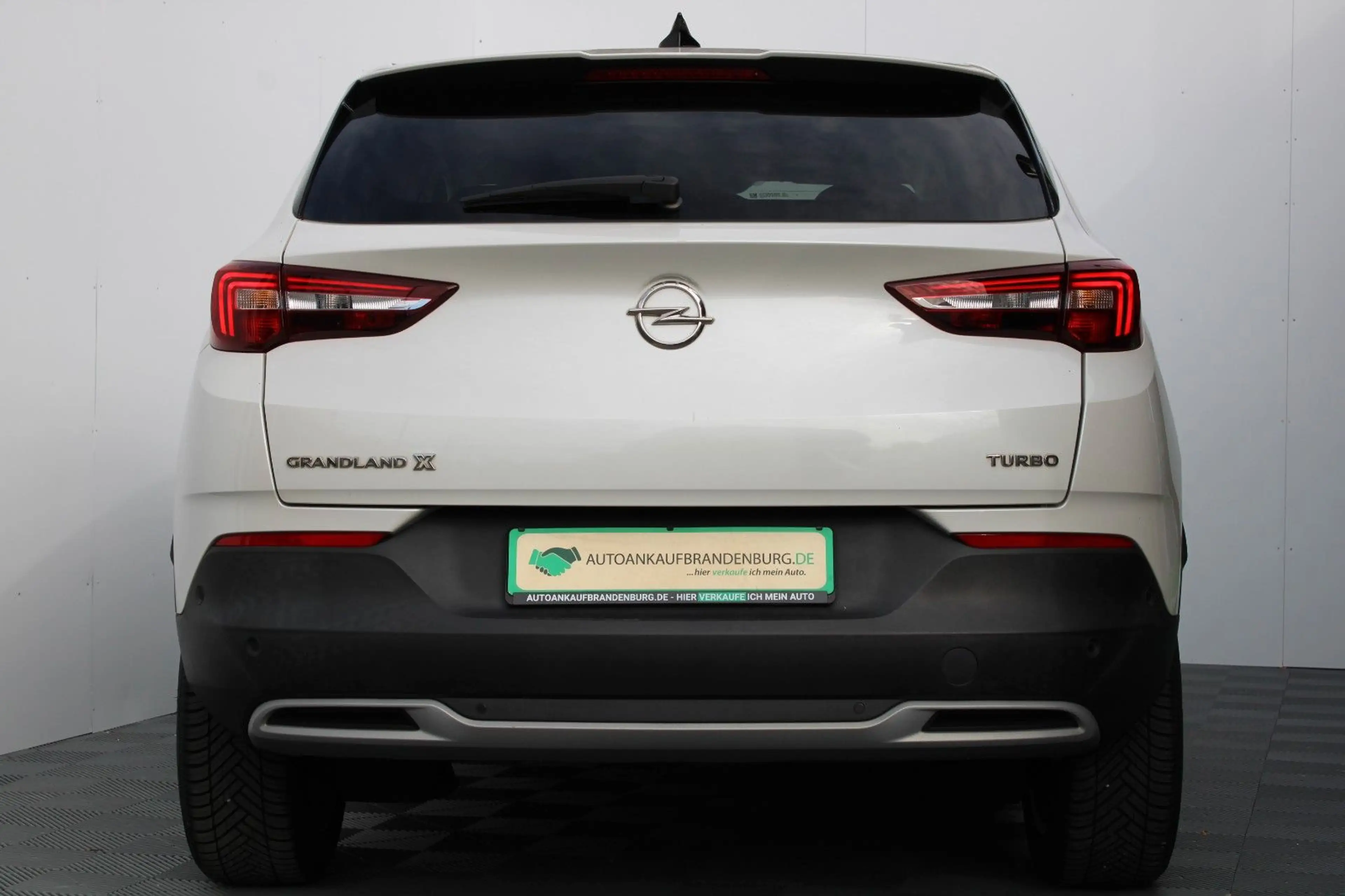 Opel Grandland X — photo 10
