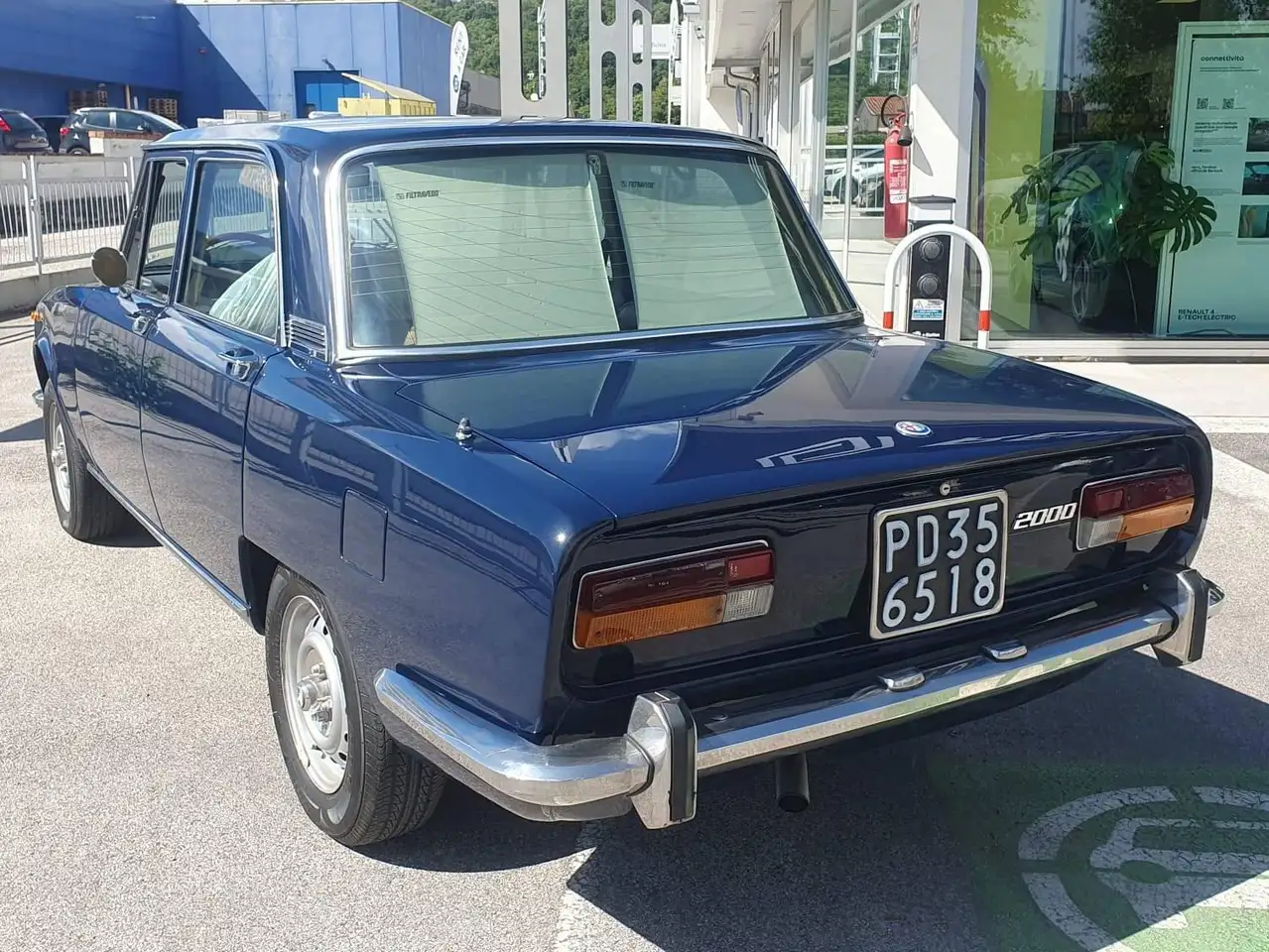 Alfa Romeo 2000 berlina, foto 2