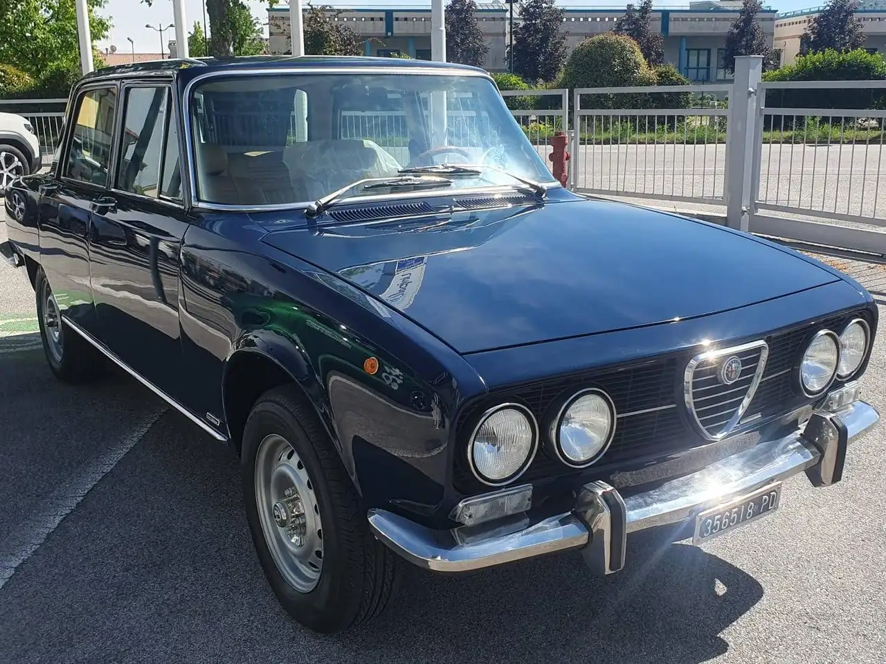 Alfa Romeo 2000 berlina, foto 3