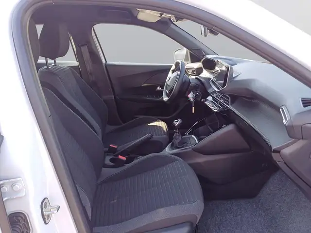 Peugeot 2008 view 11