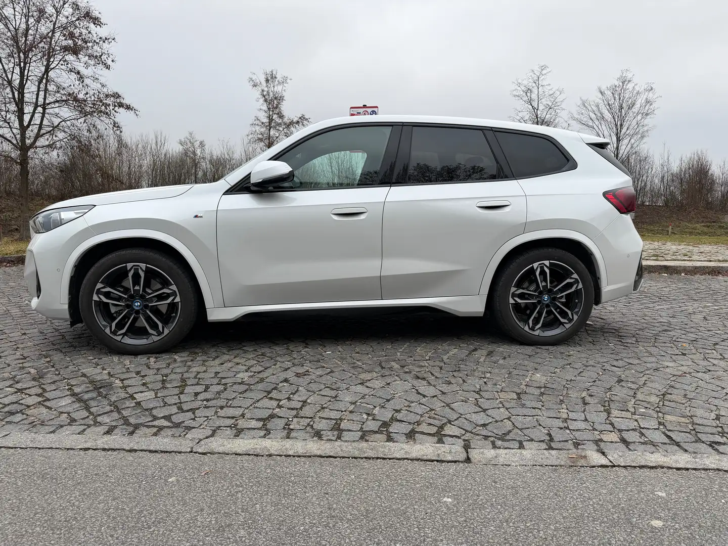 BMW iX1 xDrive30 - AHK - 360°- Driving Assistant Plus Weiß - 2