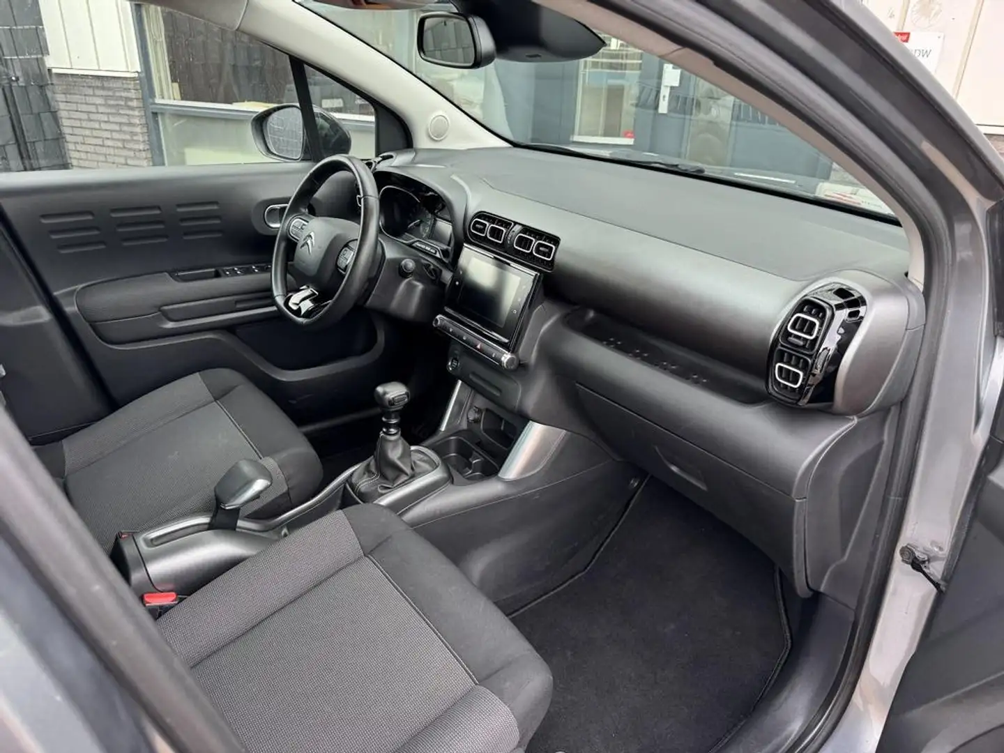 Citroen C3 Aircross 1.2 PureTech S&S Shine Grijs - 2