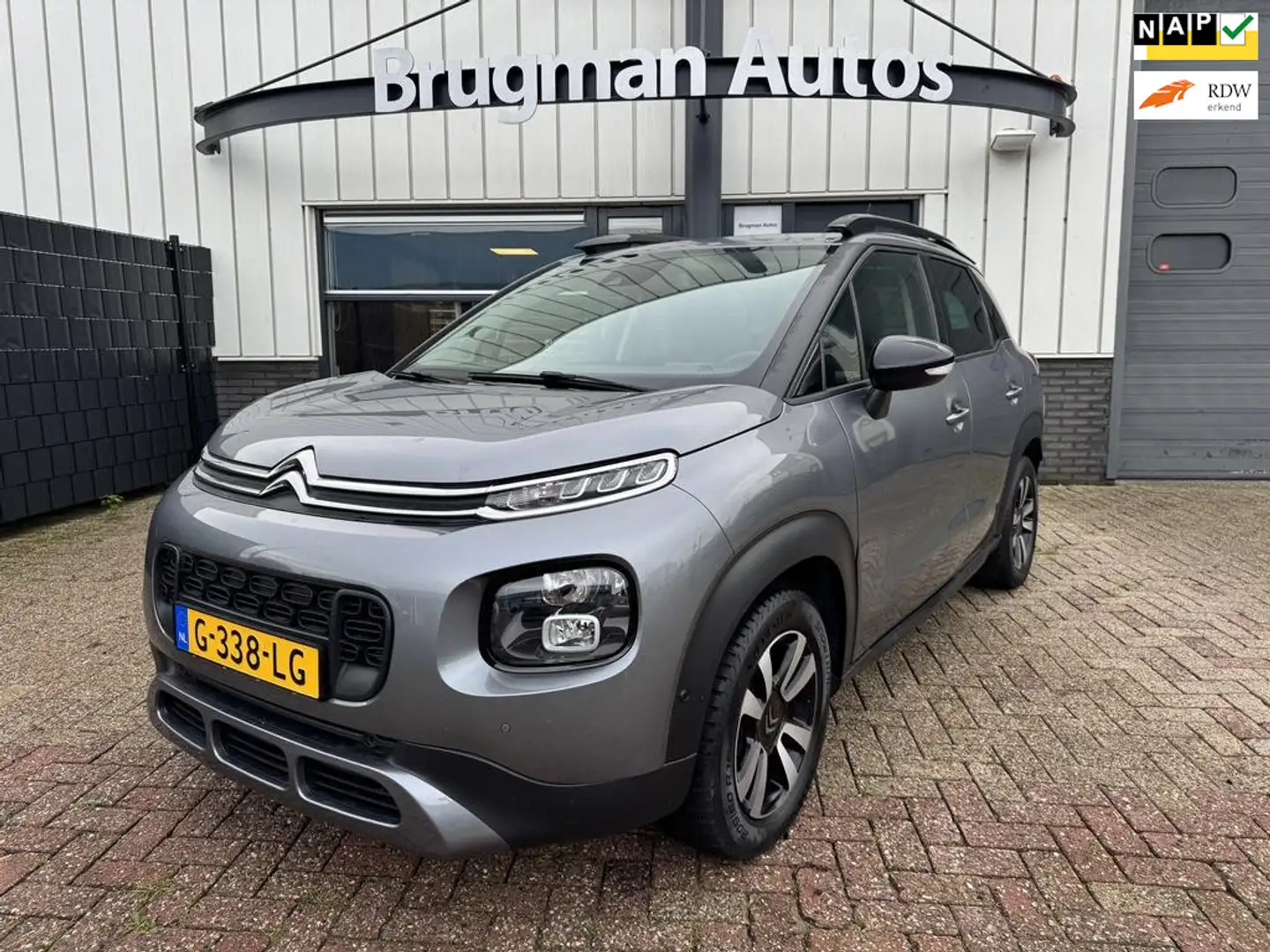 Citroen C3 Aircross 1.2 PureTech S&S Shine Grijs - 1