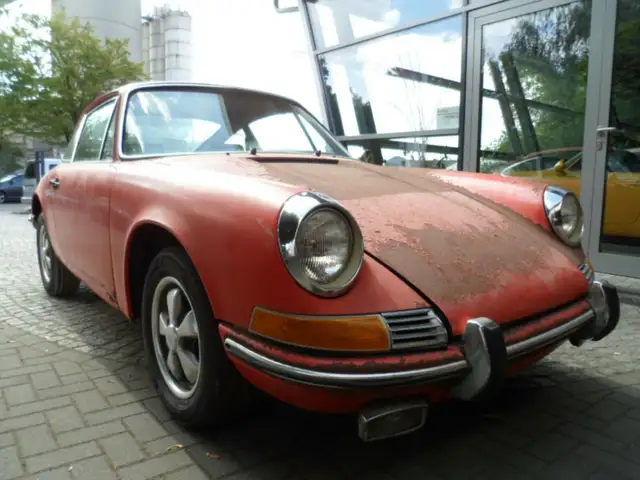 Porsche 911 view 15