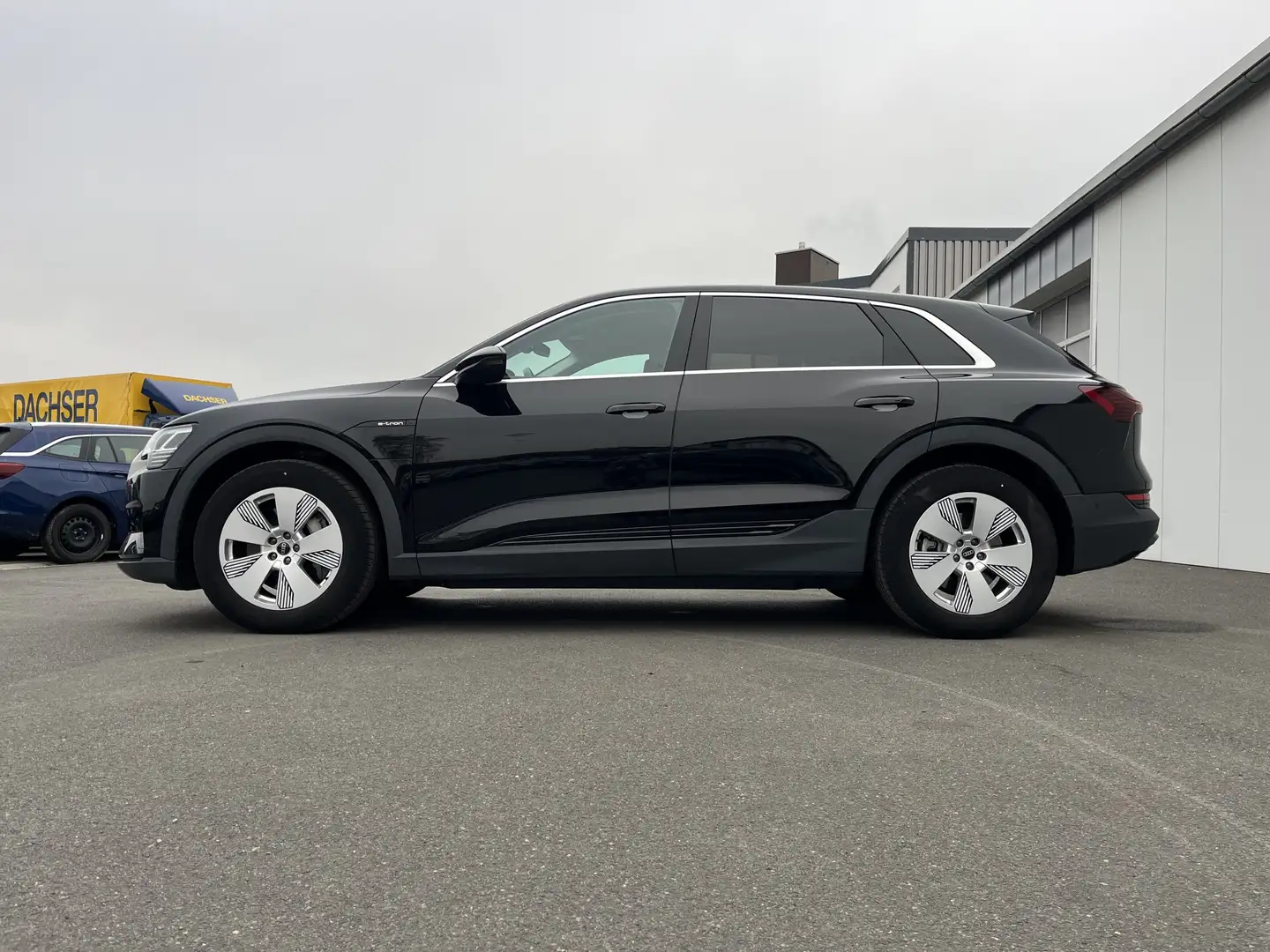 Audi e-tron quattro 152€ m. 20% Anzahlung 71kWhHead Up AHK V Schwarz - 2