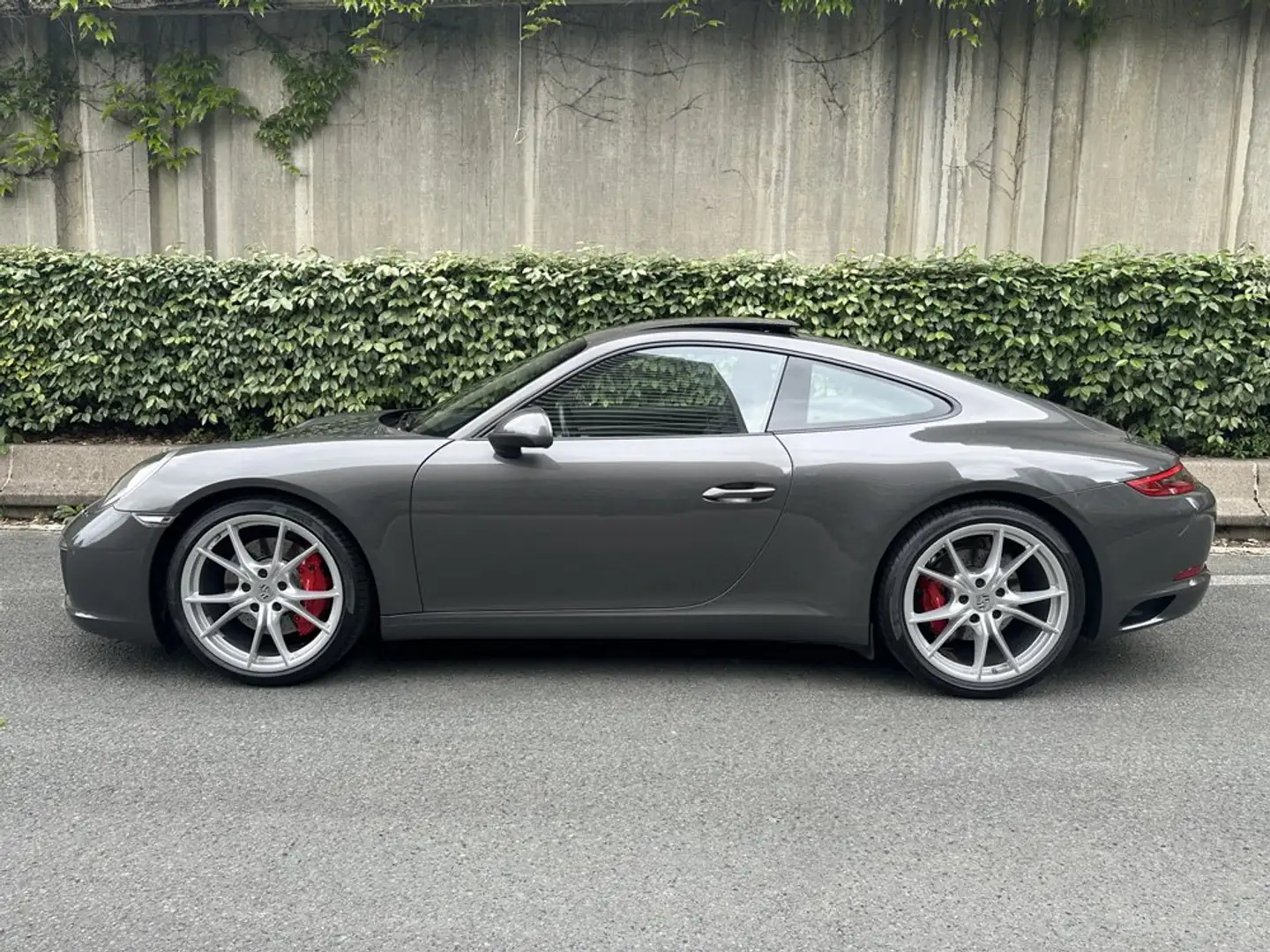 Porsche 991 911 - 991 (3.0) Carrera S, Mod. 2016, 1ère Main Šedá - 2