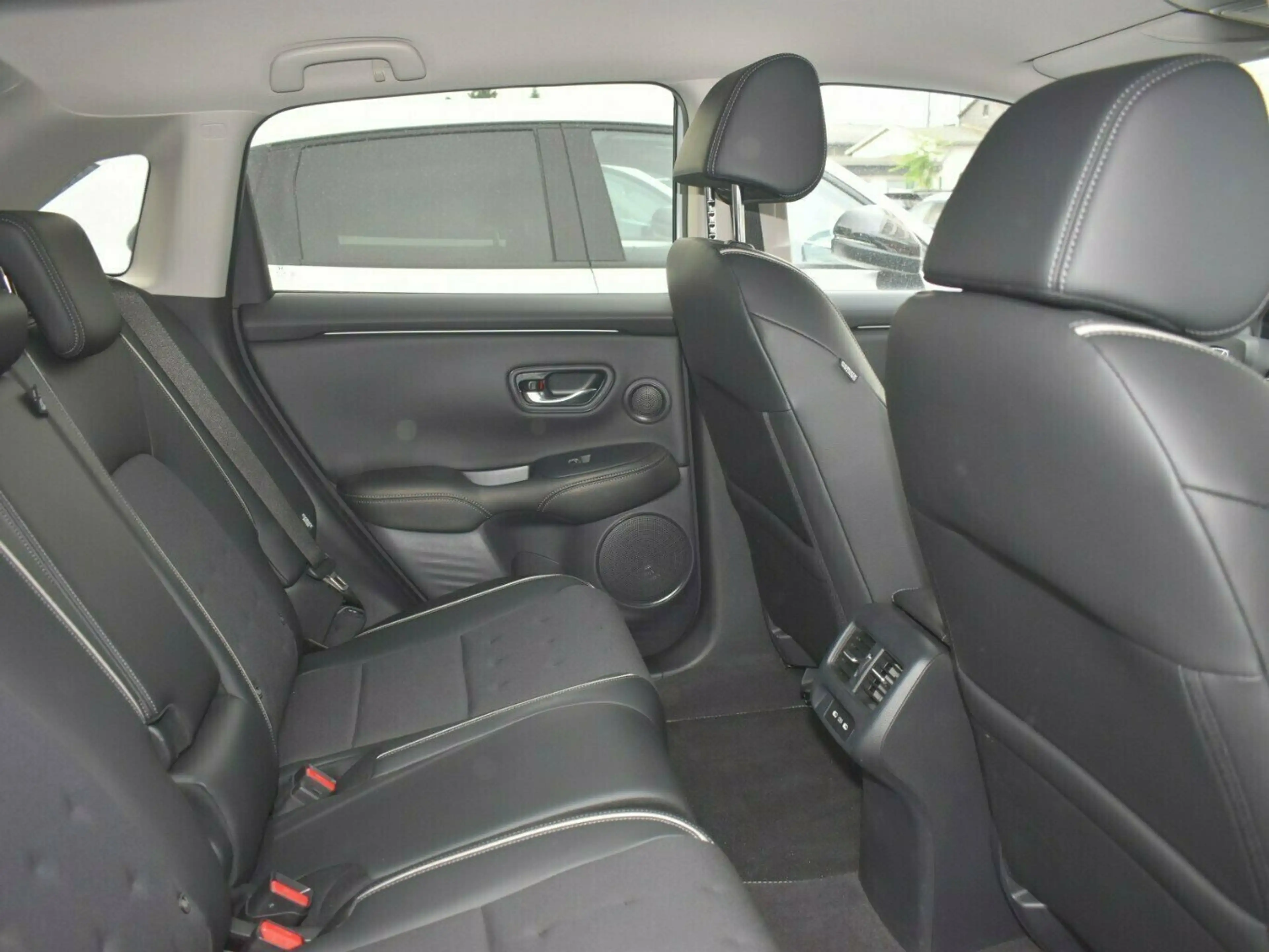 Honda ZR-V e:HEV Sport — photo 12