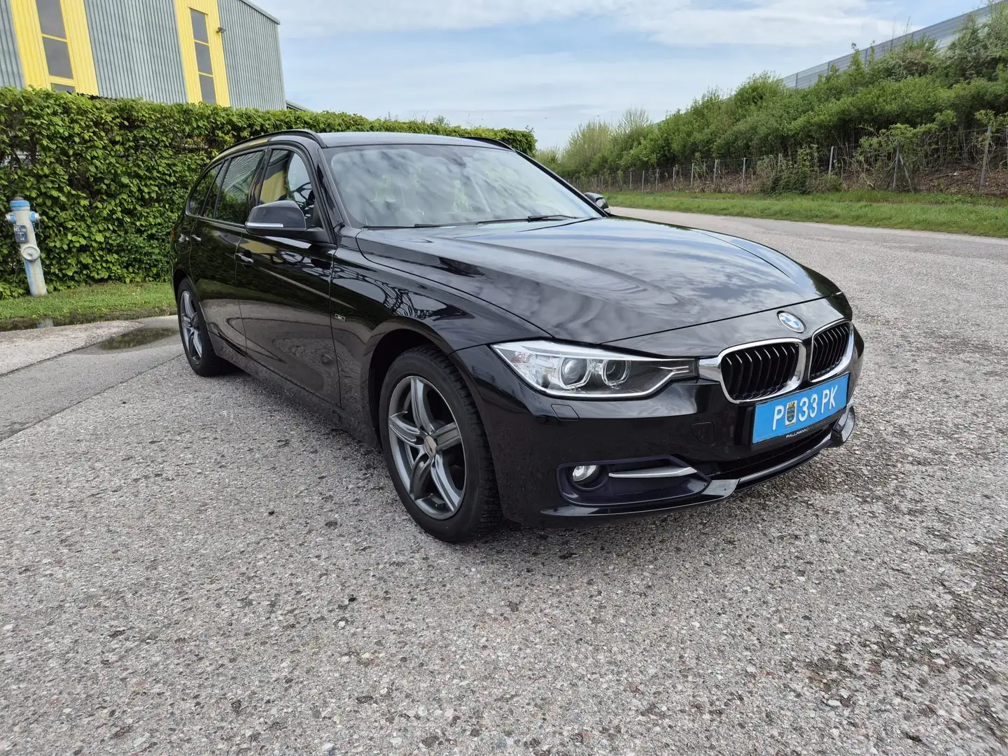 BMW 318 318d xDrive Österreich-Paket Touring Schwarz - 2