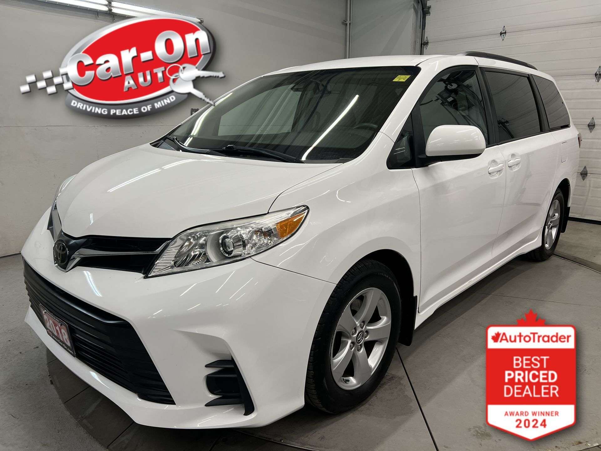 White 2018 Toyota Sienna LE 7-Passenger FWD with Auto-Access Seat Minivan Front-Wheel Drive Automatic