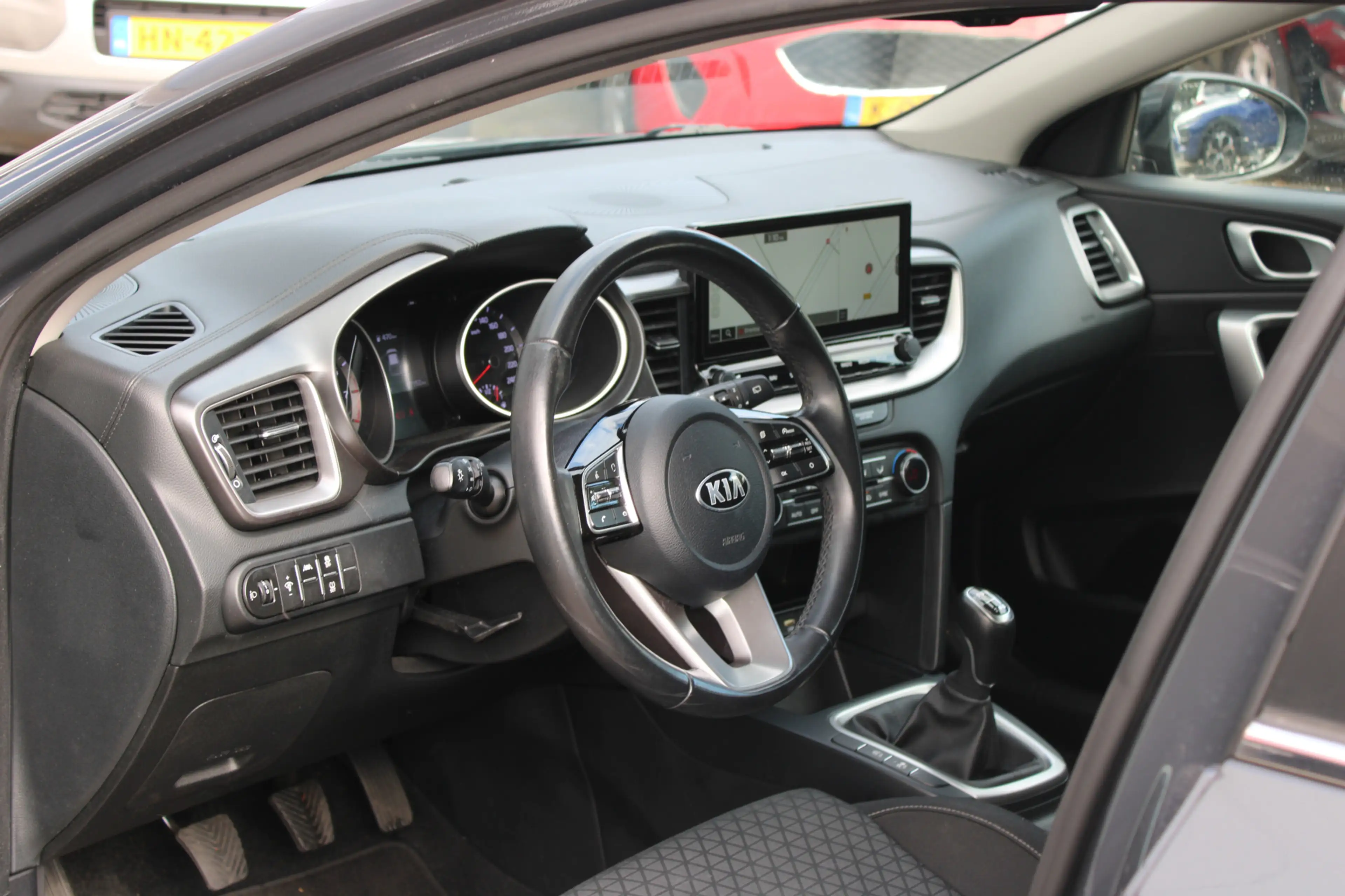 Kia Ceed / cee'd 1.0 T-GDi DynamicLine — photo 4