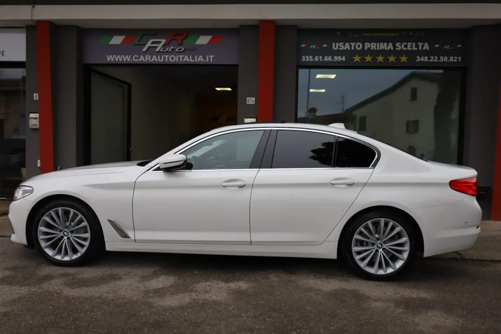 BMW 530 d xDrive 249CV Berlina Live Cockpit HeadUp Tetto Bianco - 2