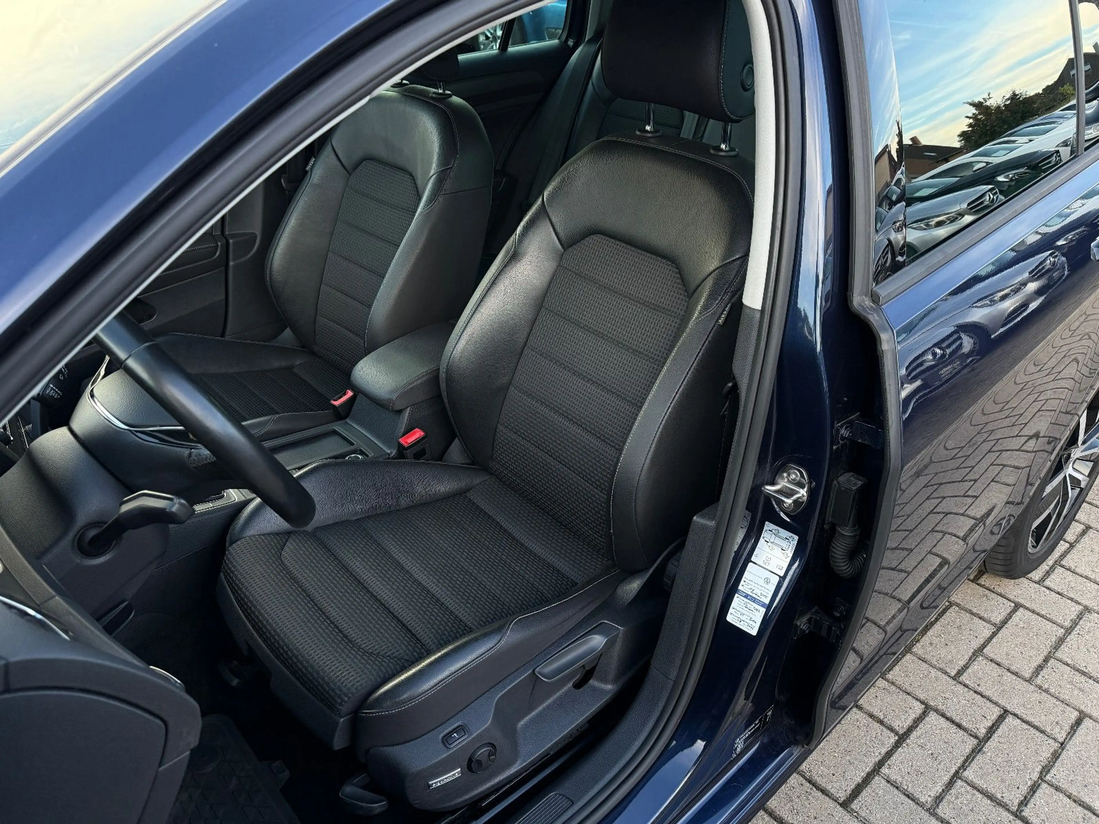 Volkswagen Golf 7 Var., Navi, Xenon, Massage, Scheckheft — photo 16